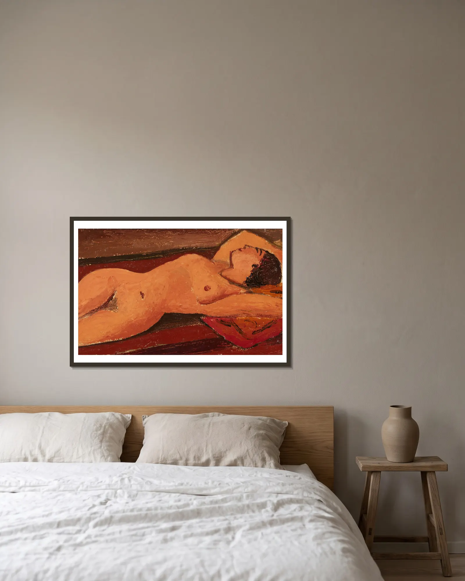 Reclining Nude av Mark Gertler inramad på en vägg