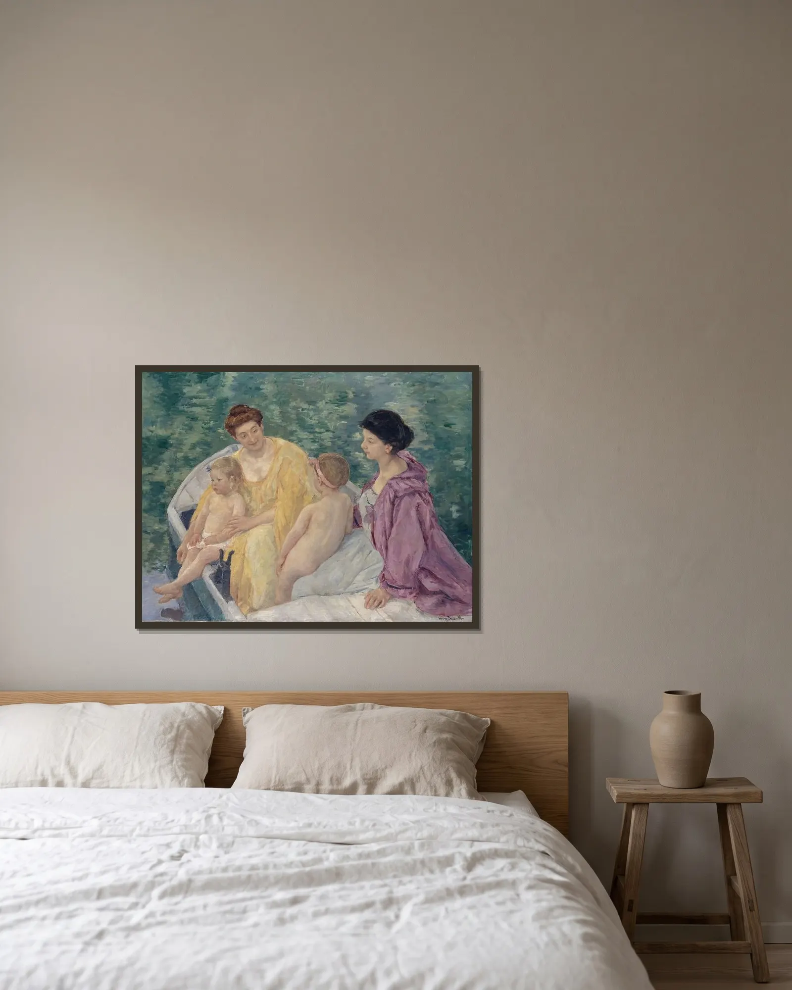 Le bain av Mary Cassatt inramad på en vägg
