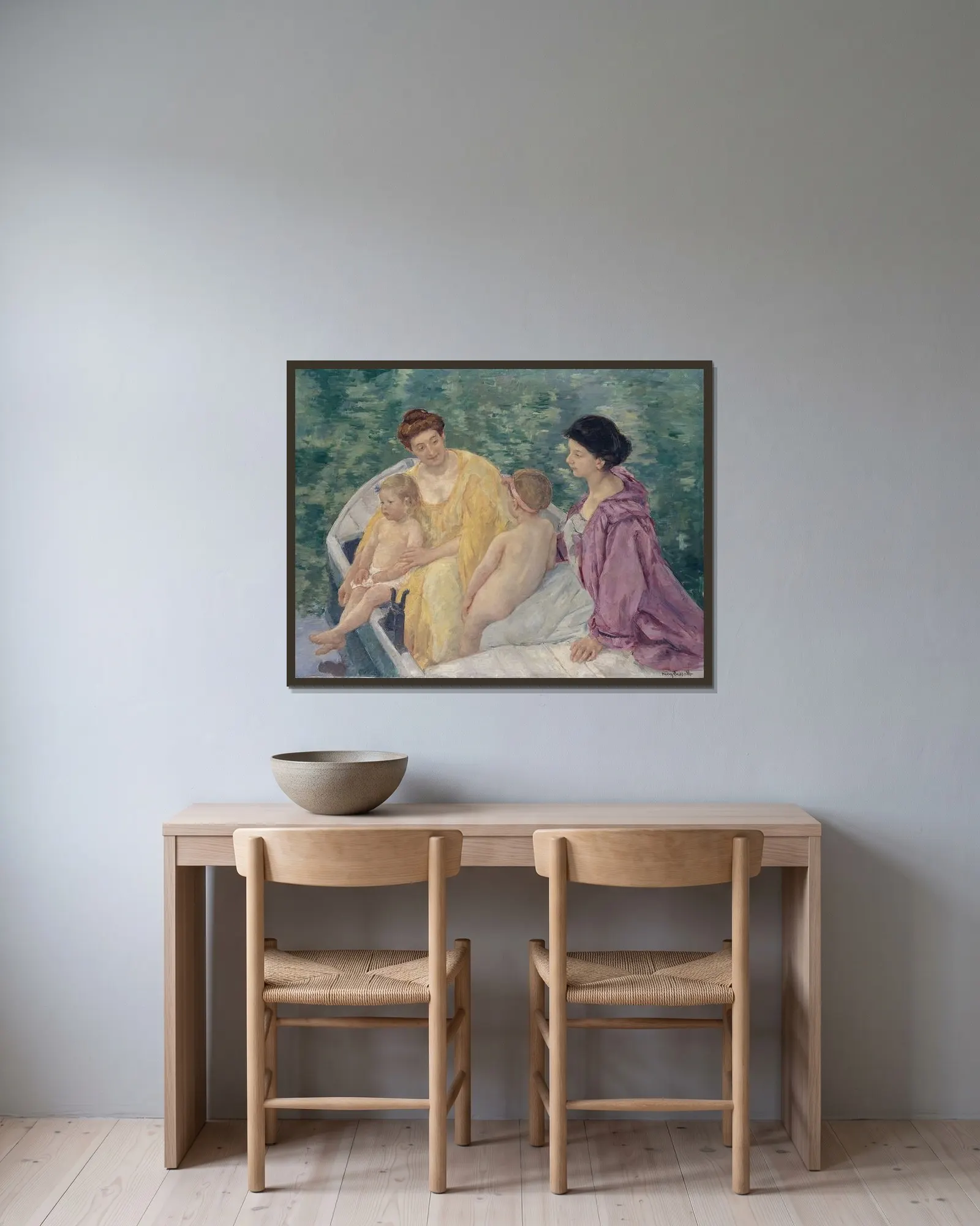 Le bain av Mary Cassatt inramad på en vägg