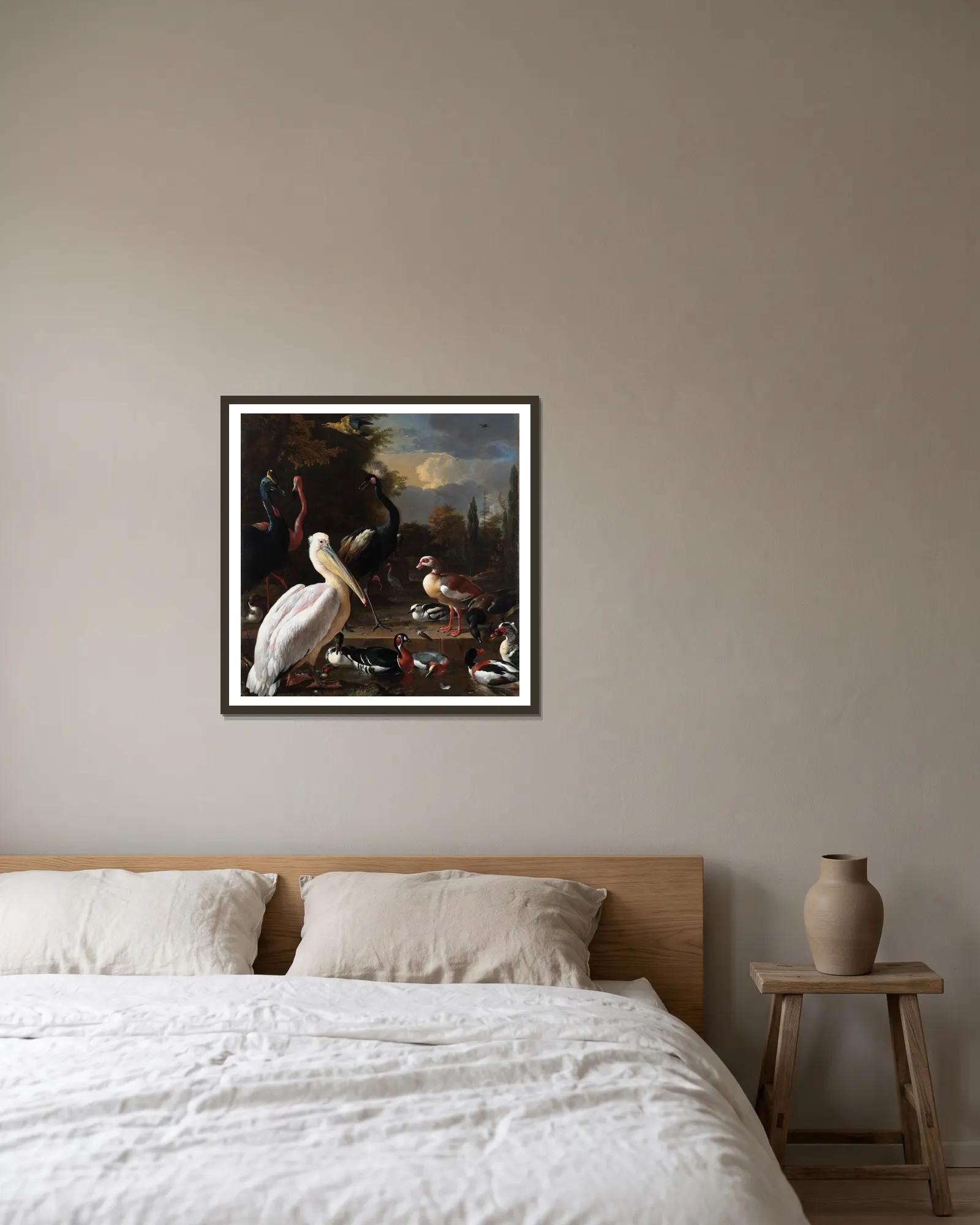 The Floating Feather av Melchior d'Hondecoeter inramad på en vägg