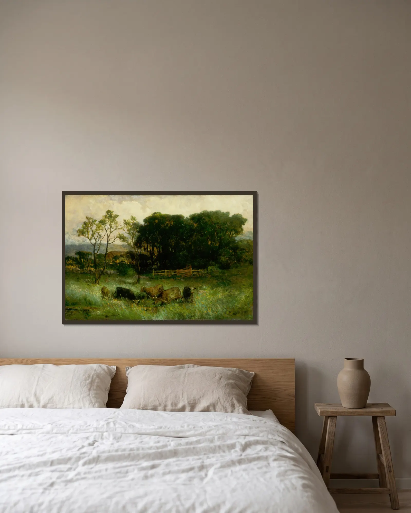 Untitled (five cows in pasture) av Edward Mitchell Bannister inramad på en vägg