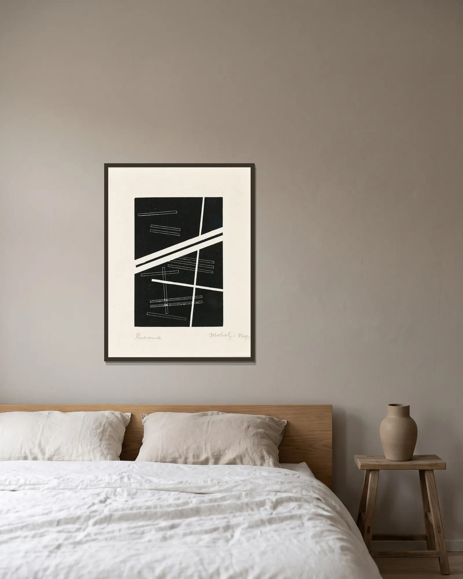 Untitled composition av László Moholy-Nagy inramad på en vägg