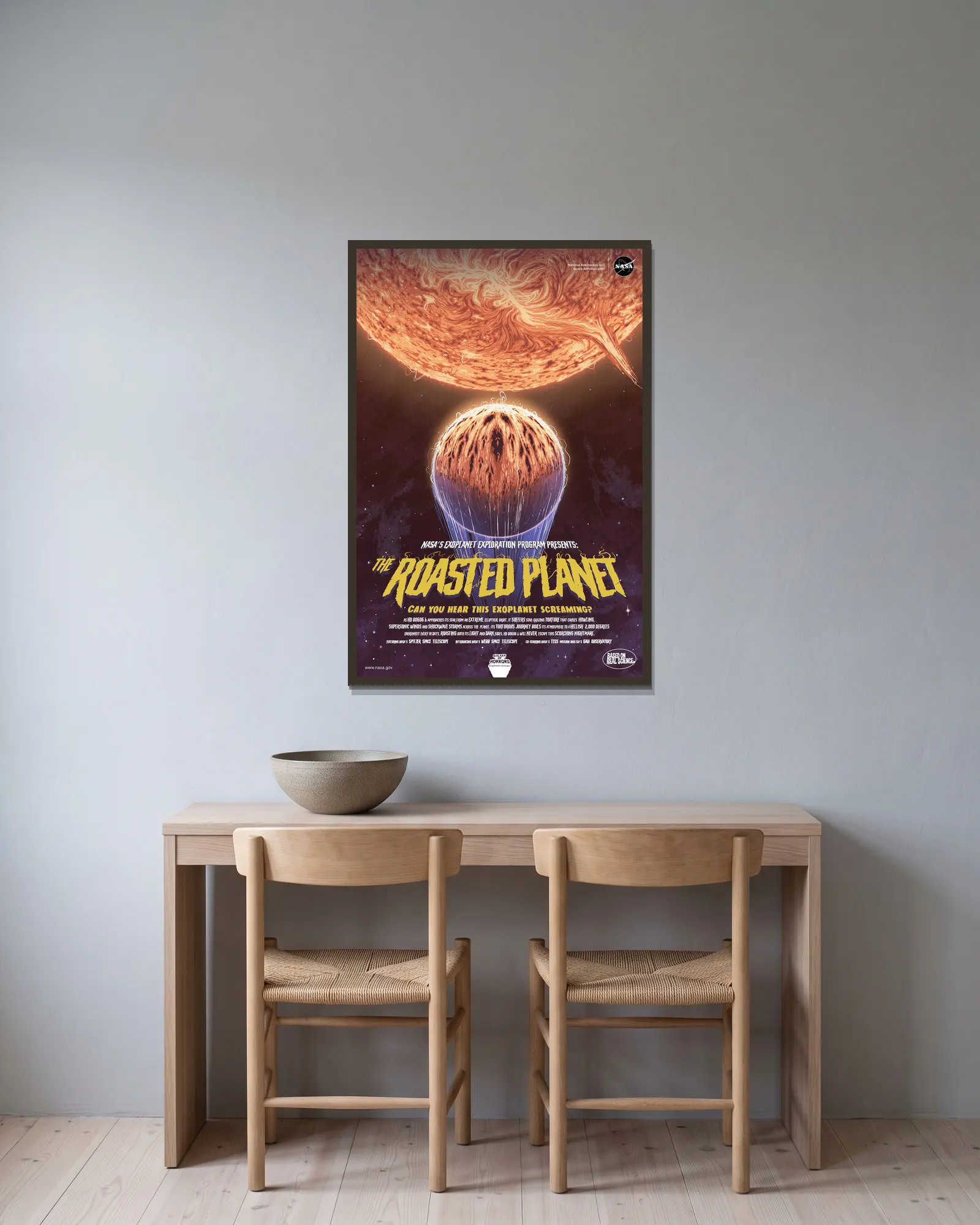 The Roasted Planet av NASA inramad på en vägg