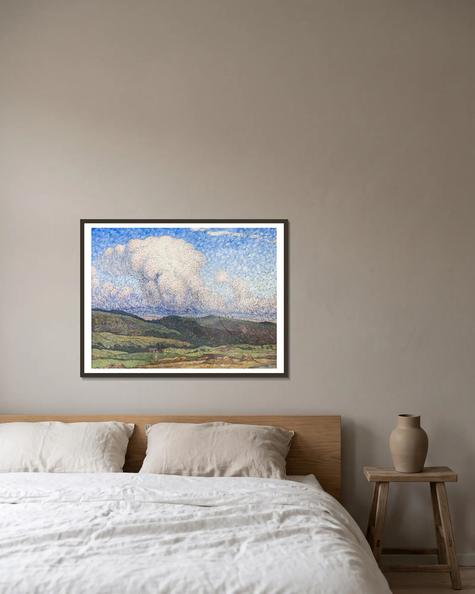 Sunlit Clouds av Nils Kreuger inramad på en vägg