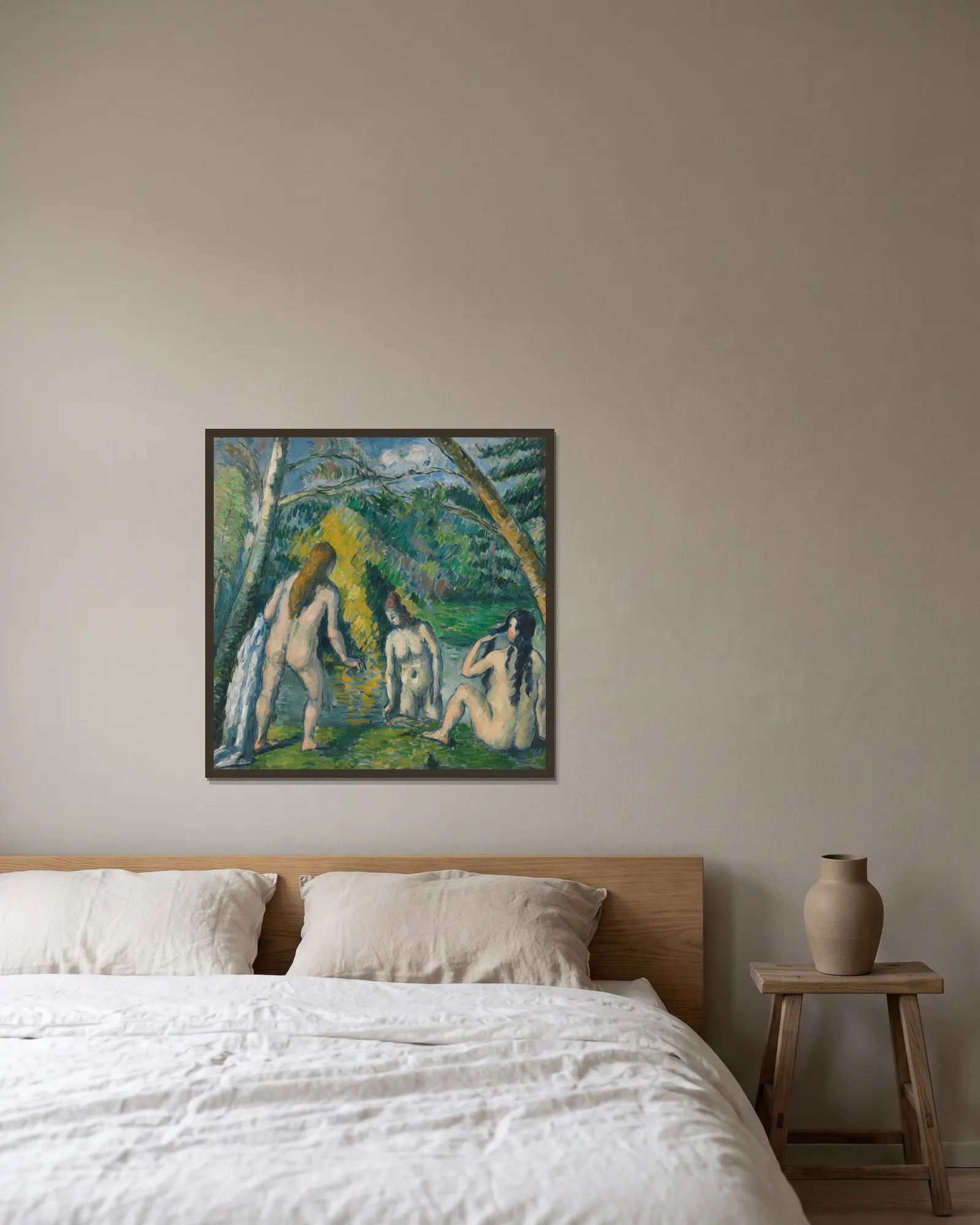 Trois baigneuses av Paul Cézanne inramad på en vägg