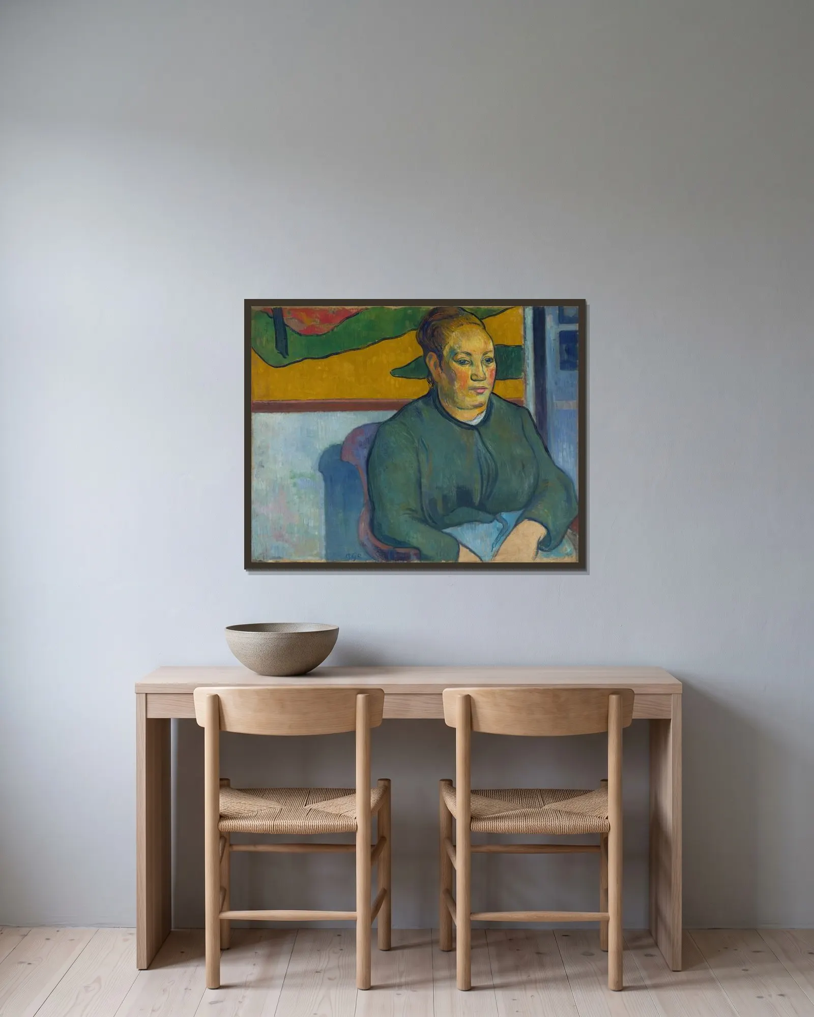 Madame Roulin av Paul Gauguin inramad på en vägg