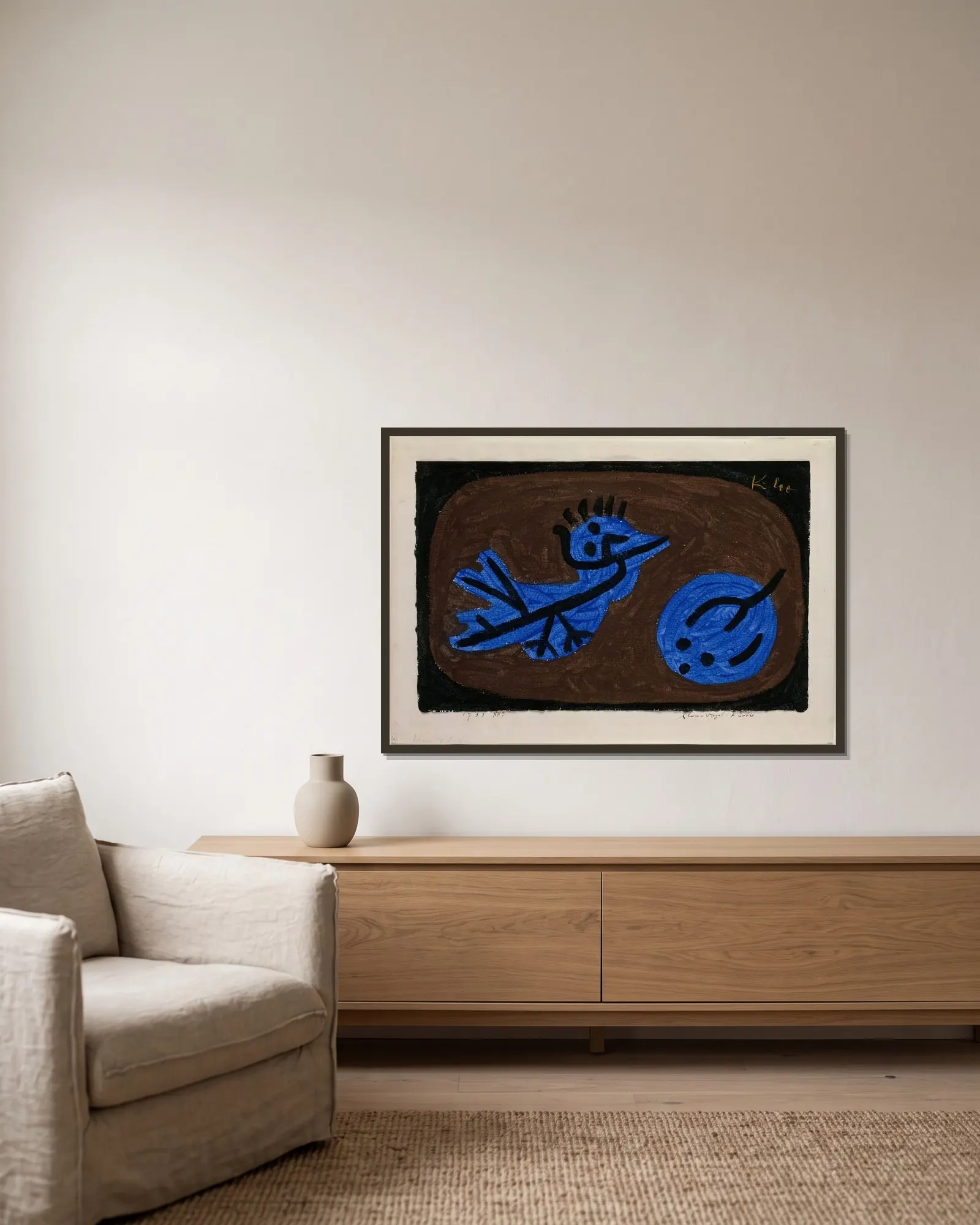 Blue-Bird-Pumpkin av Paul Klee inramad på en vägg