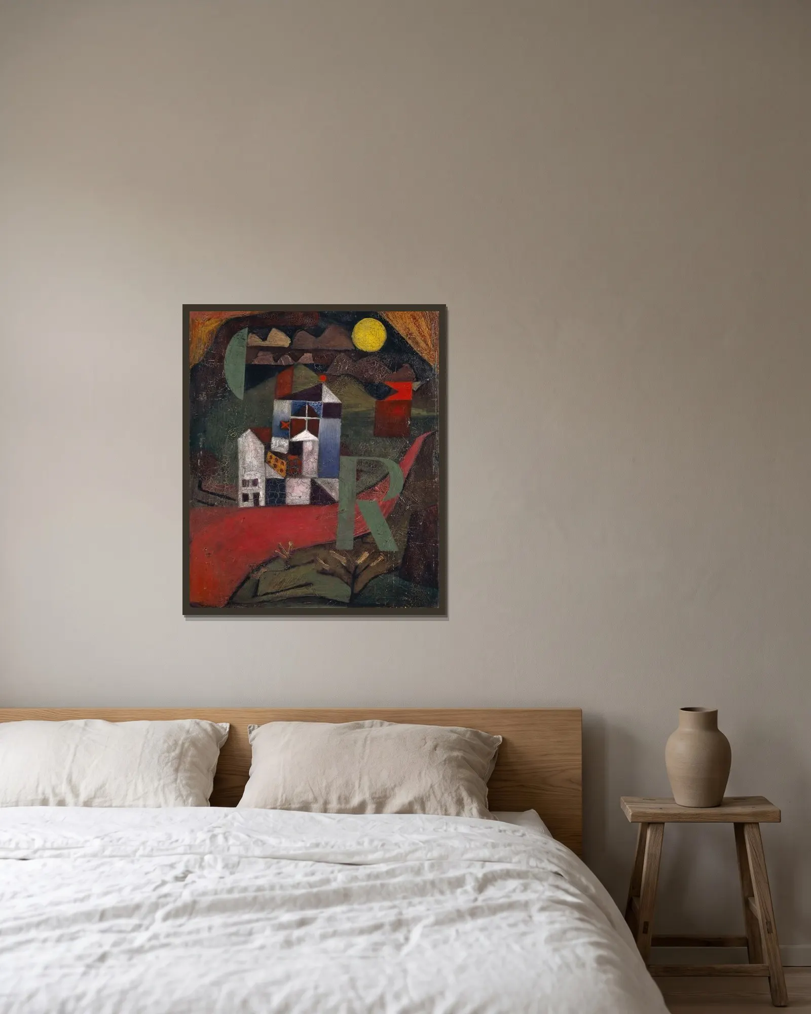 Villa R av Paul Klee inramad på en vägg