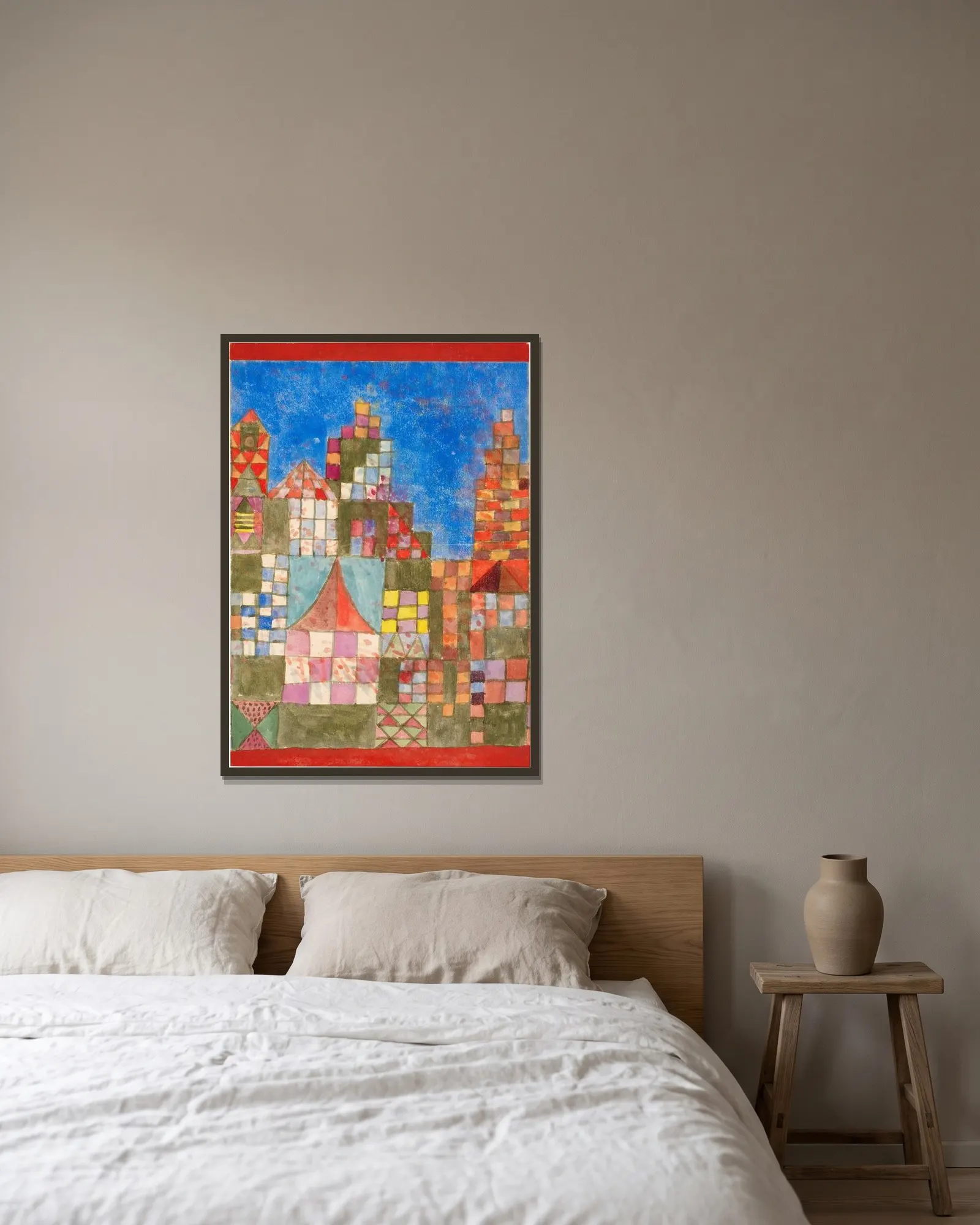 Westöstliche Bauten av Paul Klee inramad på en vägg