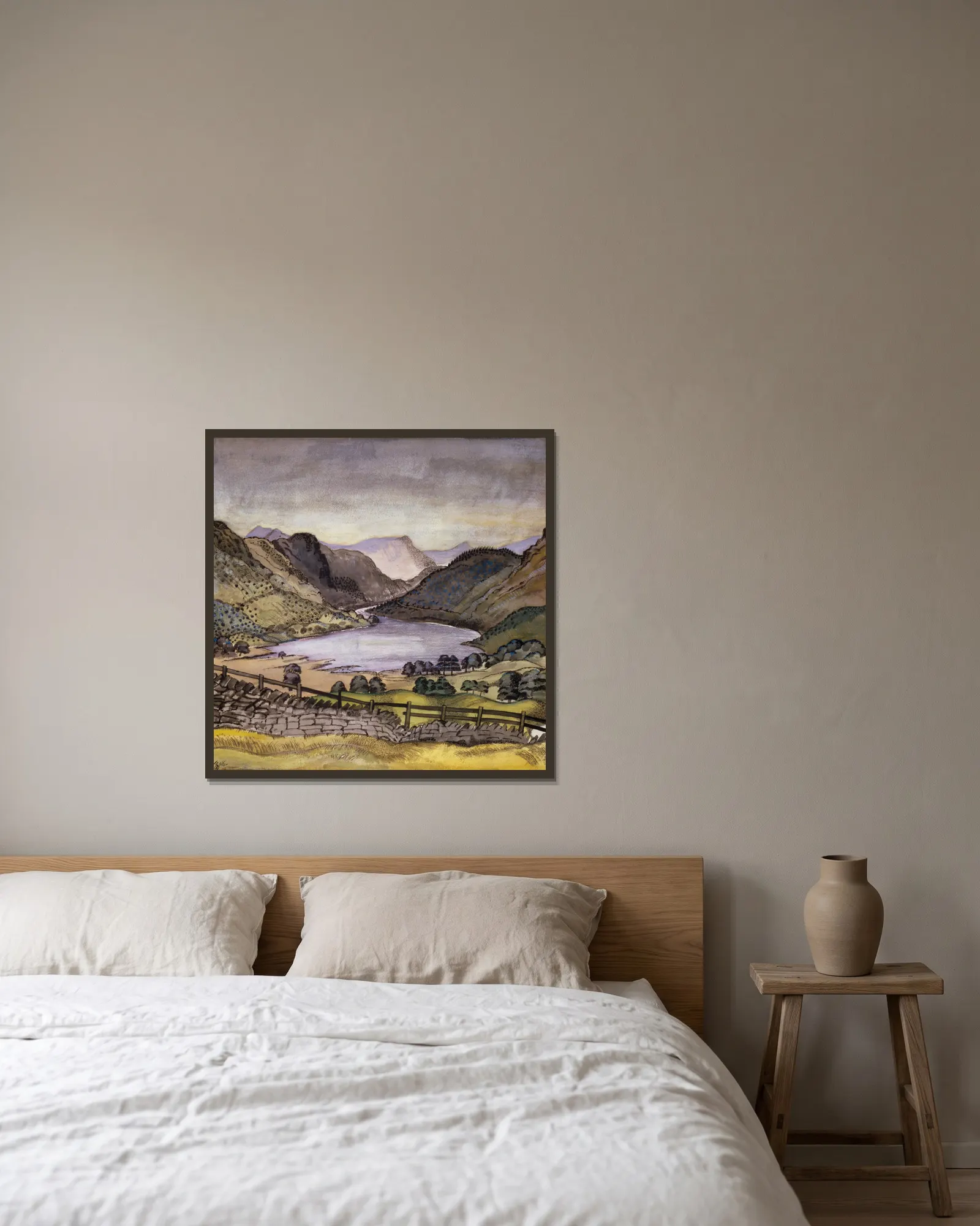 Thirlmere av Paul Nash inramad på en vägg