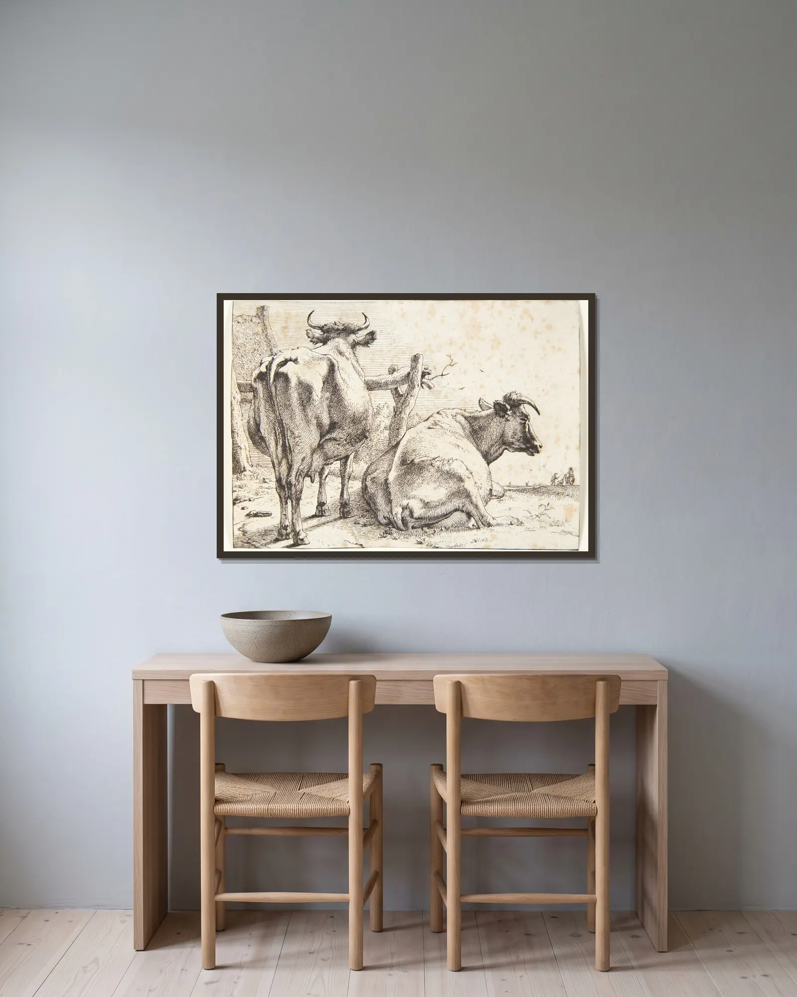 To køer, set bagfra av Paulus Potter inramad på en vägg