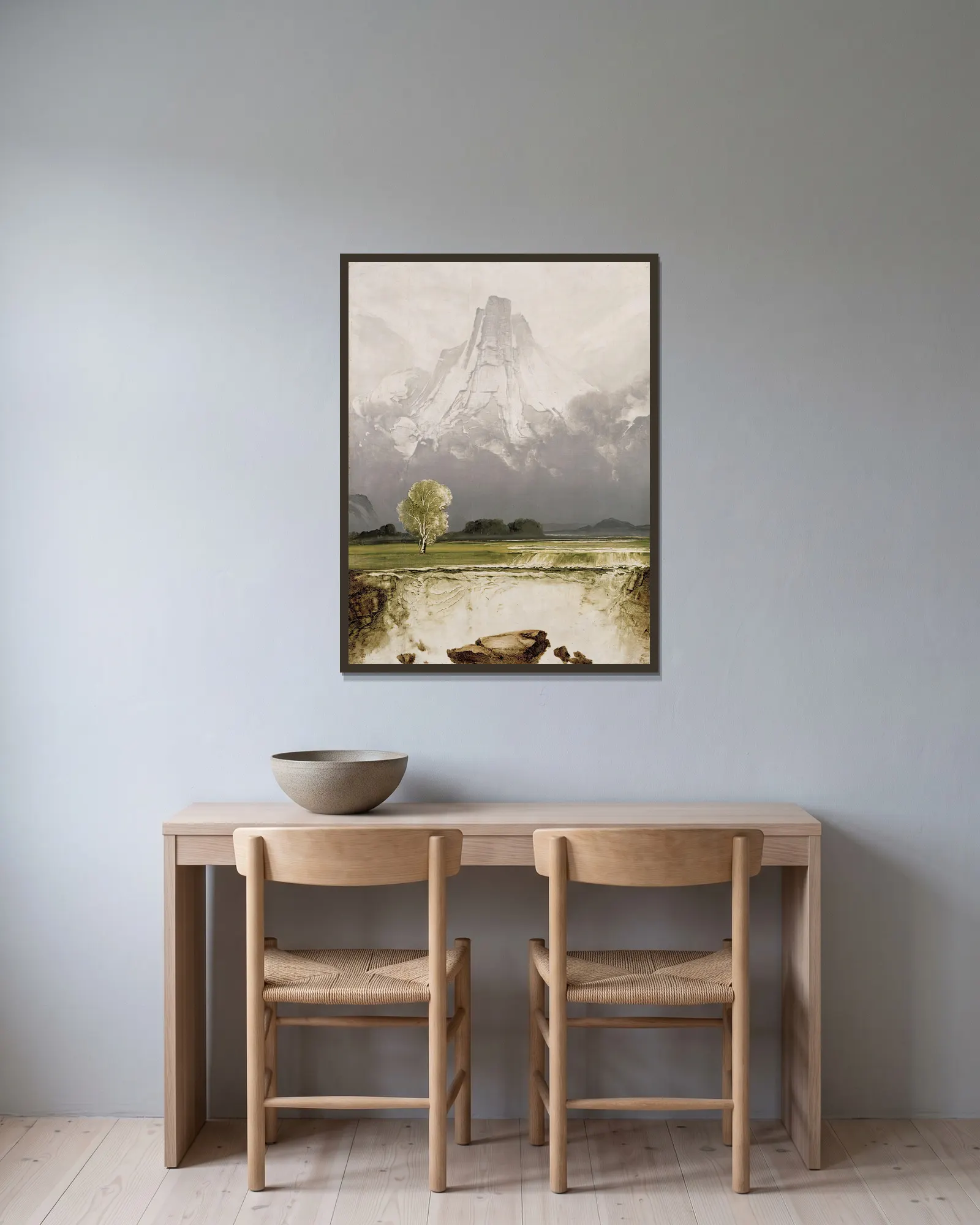 Stetind med bjerk av Peder Balke inramad på en vägg