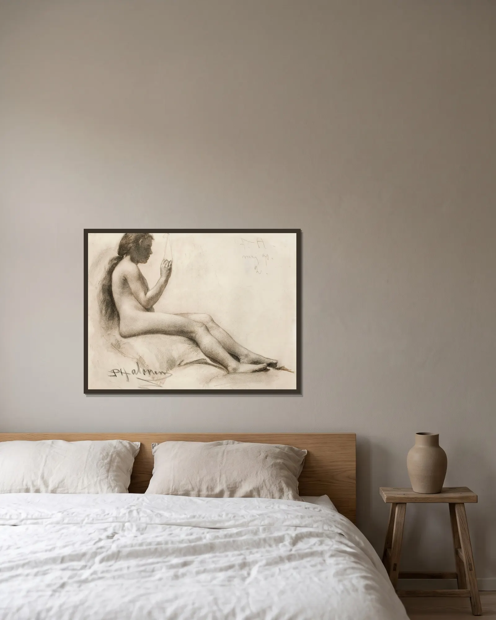 Seated Female Model av Pekka Halonen inramad på en vägg