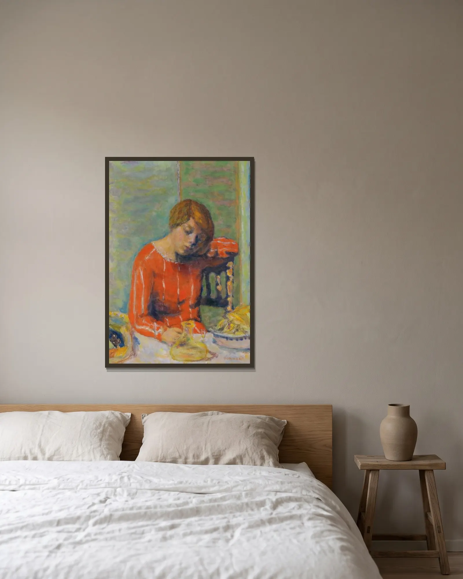 Le Corsage Rayé av Pierre Bonnard inramad på en vägg