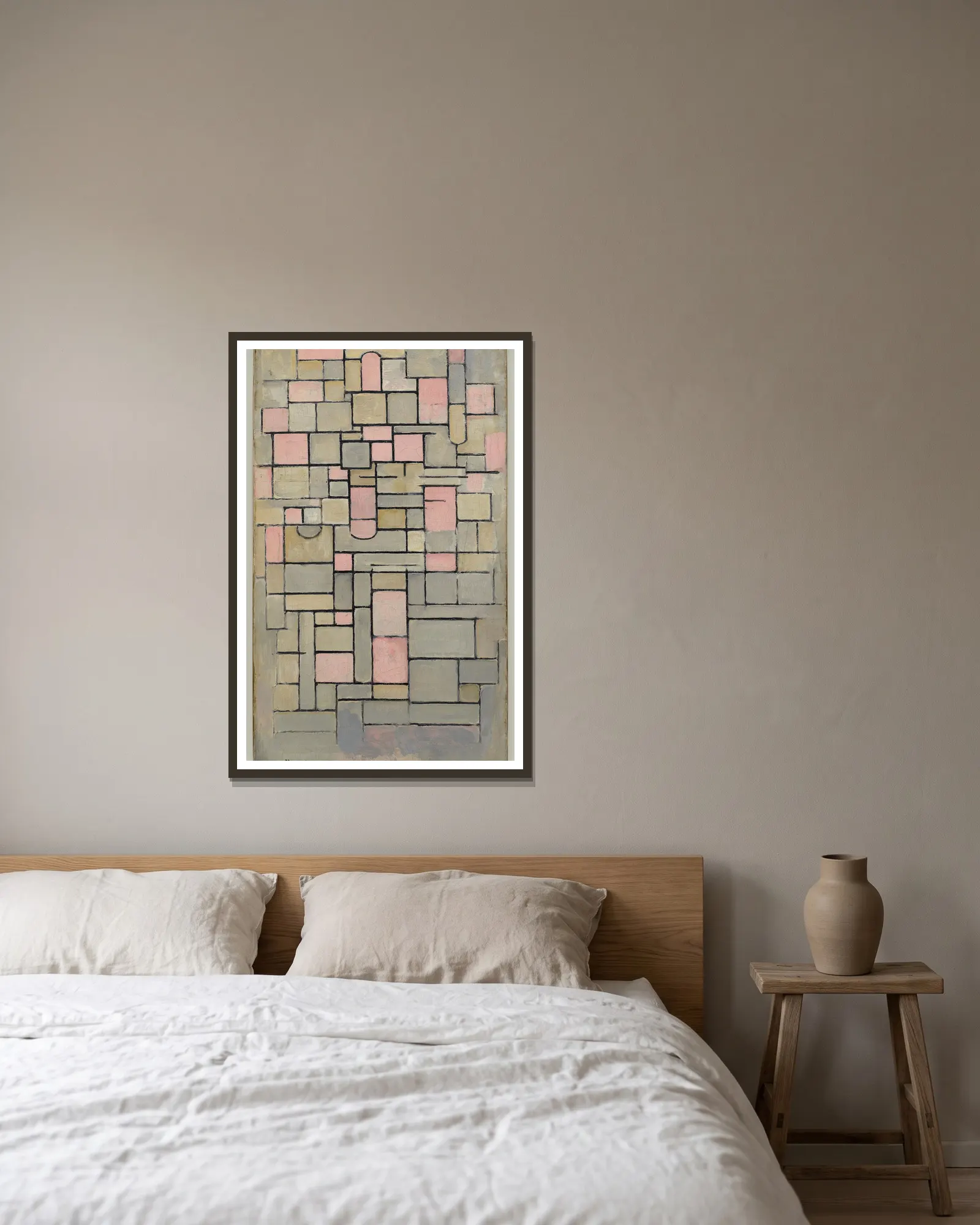 Composition 8 av Piet Mondrian inramad på en vägg
