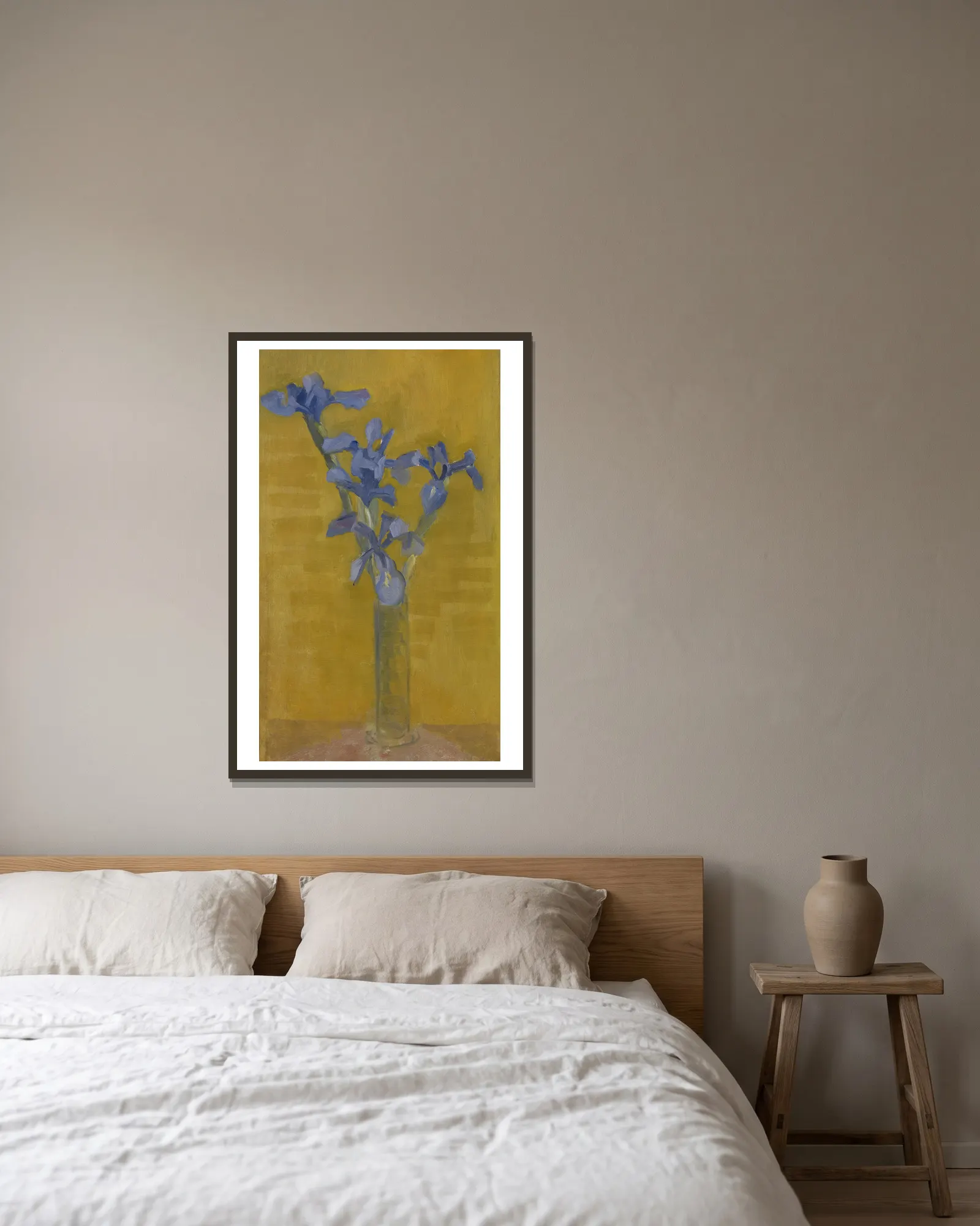 Irises av Piet Mondrian inramad på en vägg