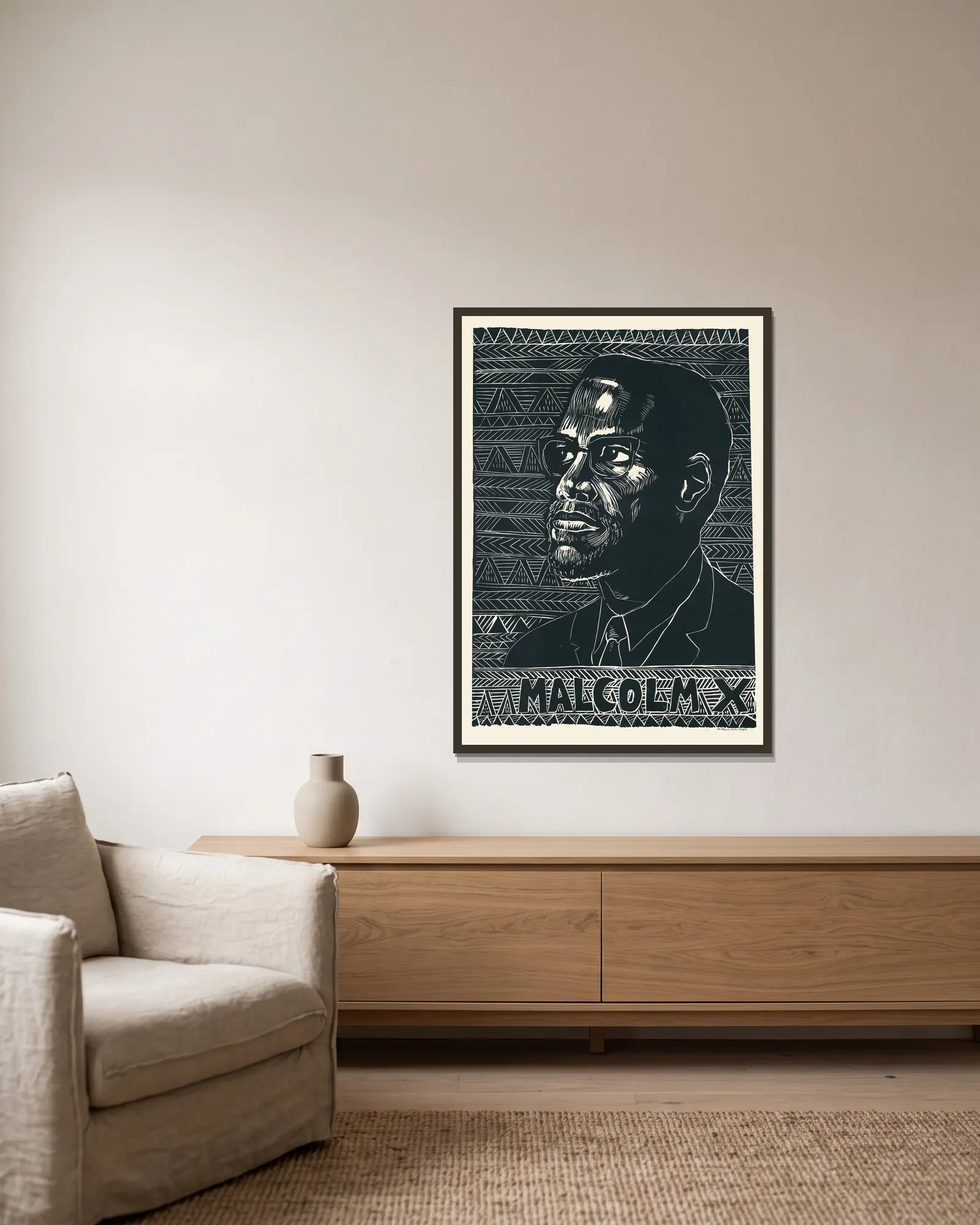 Malcolm X av Rachael Romero inramad på en vägg