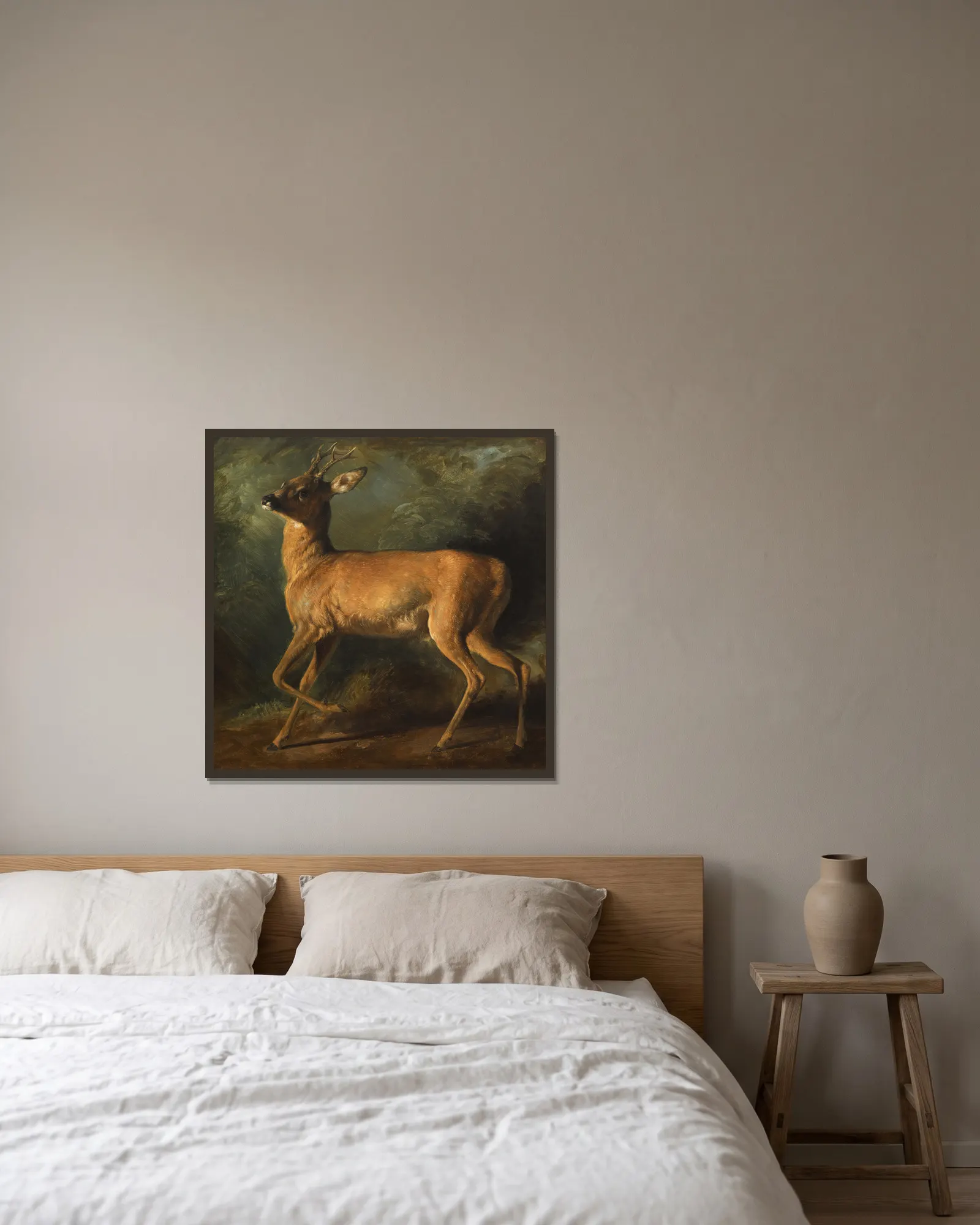 A roebuck av Raden Saleh inramad på en vägg