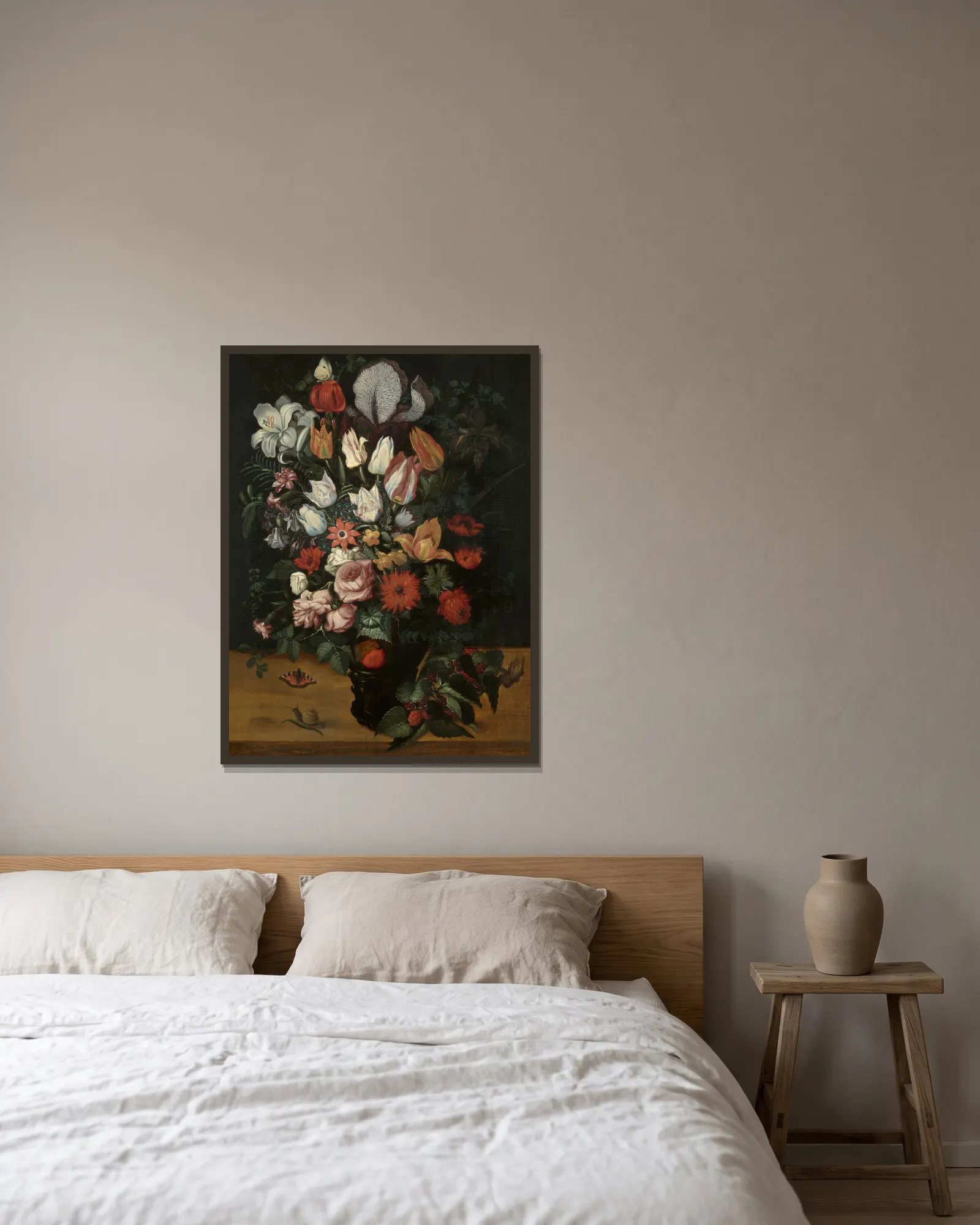 Flower Piece av Roelant Savery inramad på en vägg