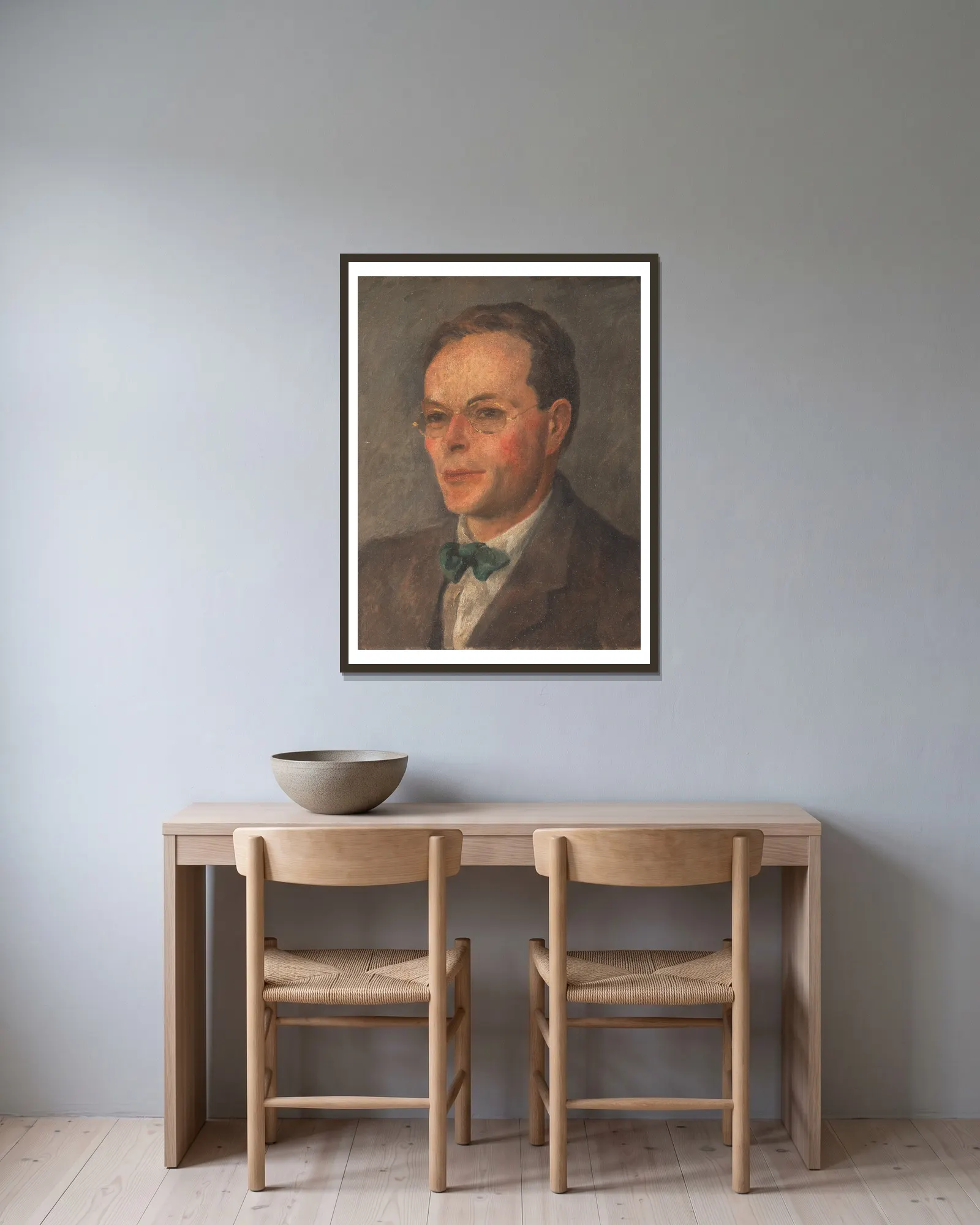 Francis Birrell av Roger Fry inramad på en vägg