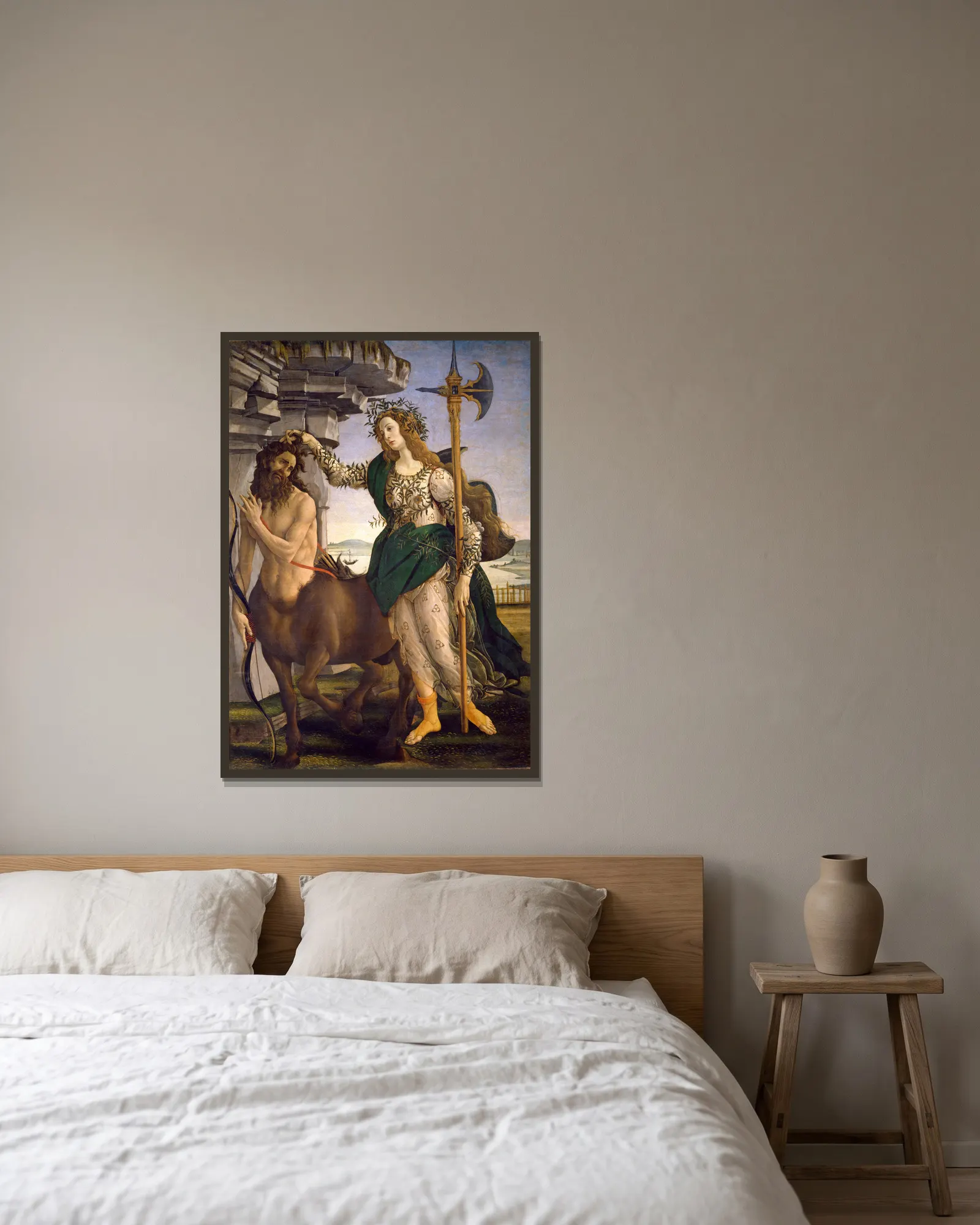 Pallas And The Centaur av Sandro Botticelli inramad på en vägg