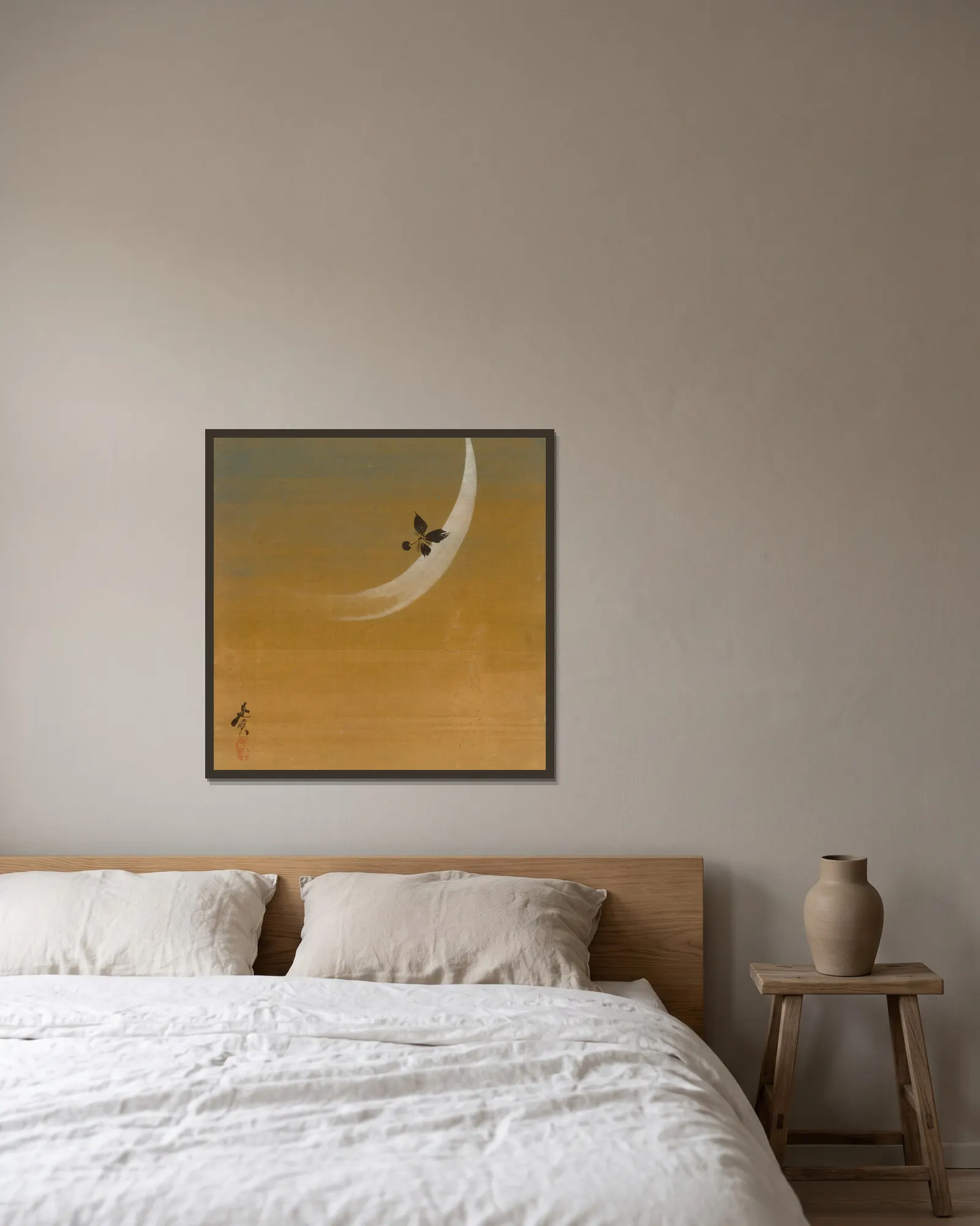 Crescent Moon av Shibata Zeshin inramad på en vägg