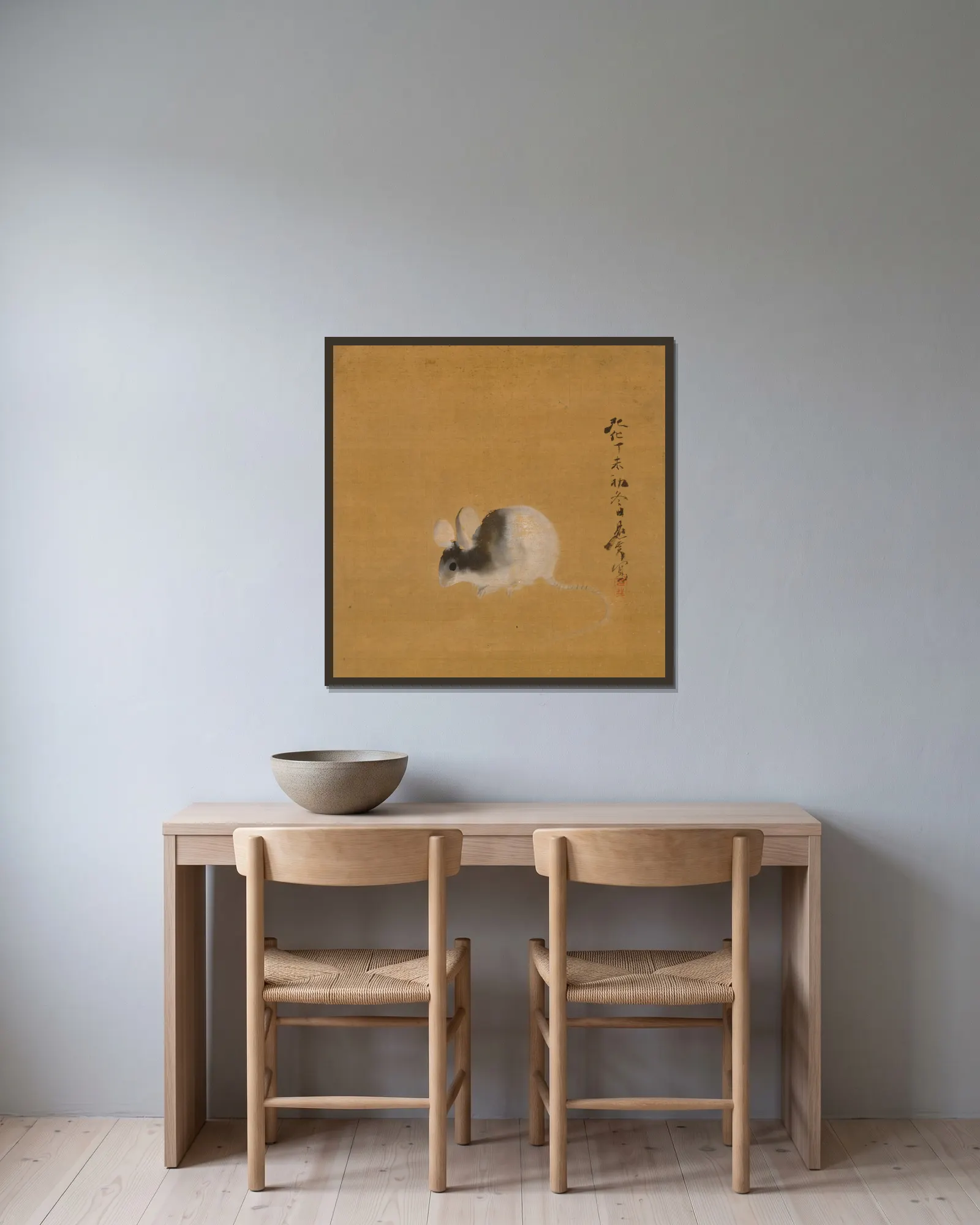 Mouse av Shibata Zeshin inramad på en vägg