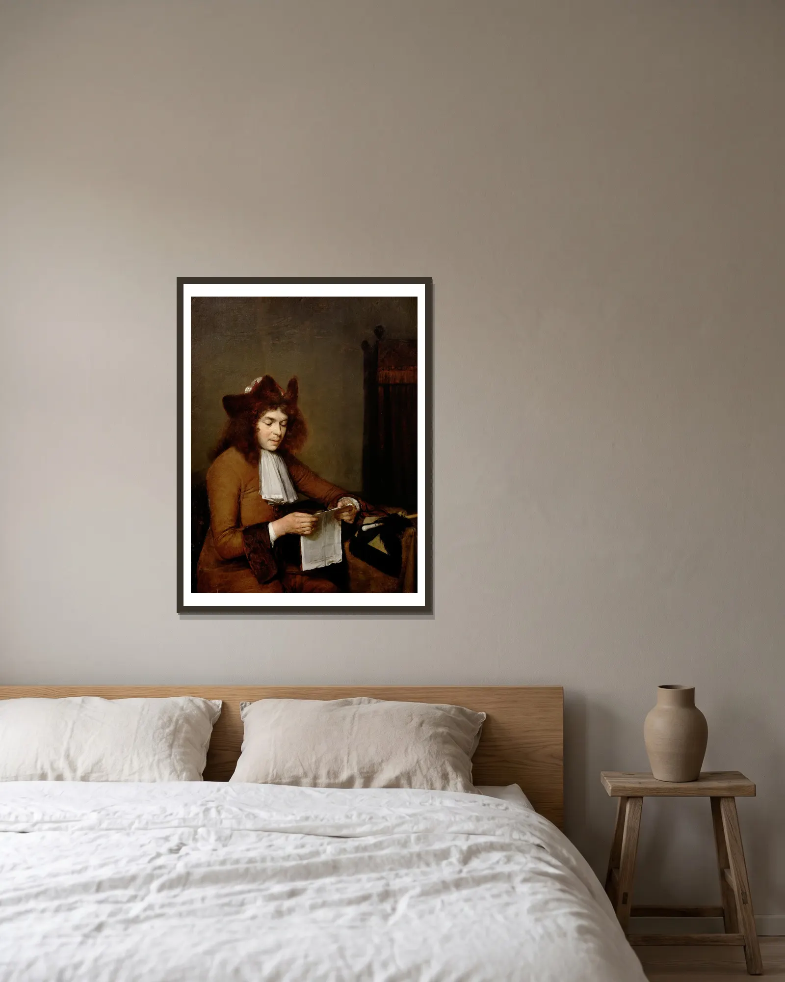 Young Man Reading av Gerard ter Borch inramad på en vägg