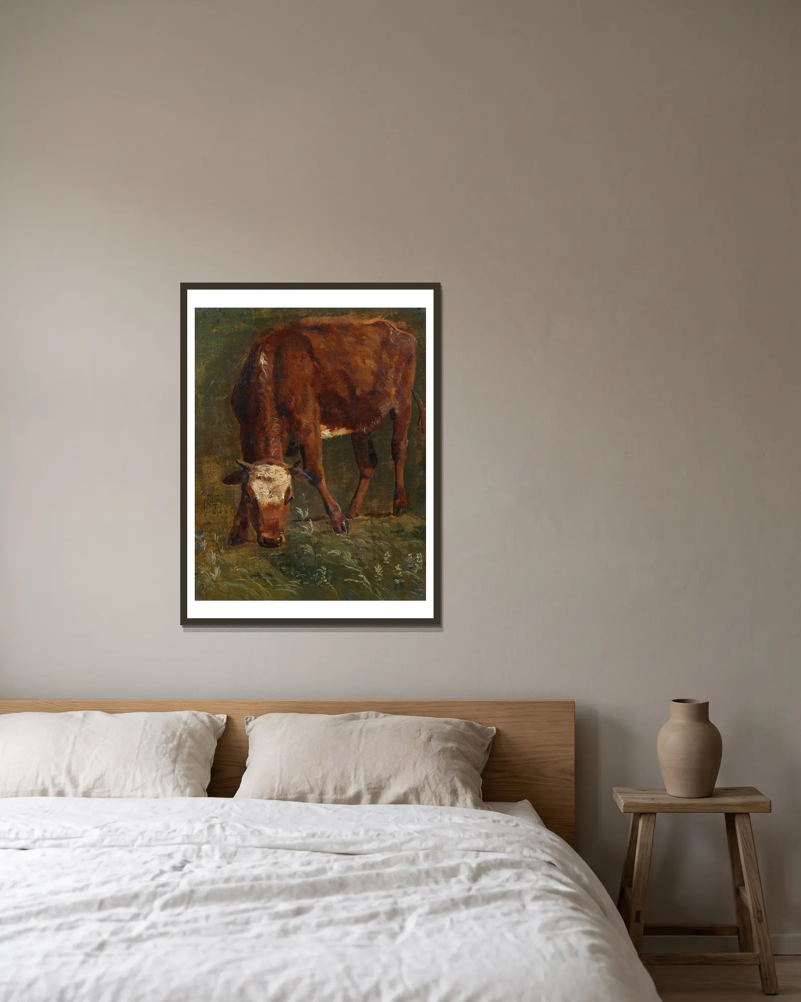 Grazing red heifer. Study av Johan Thomas Lundbye inramad på en vägg