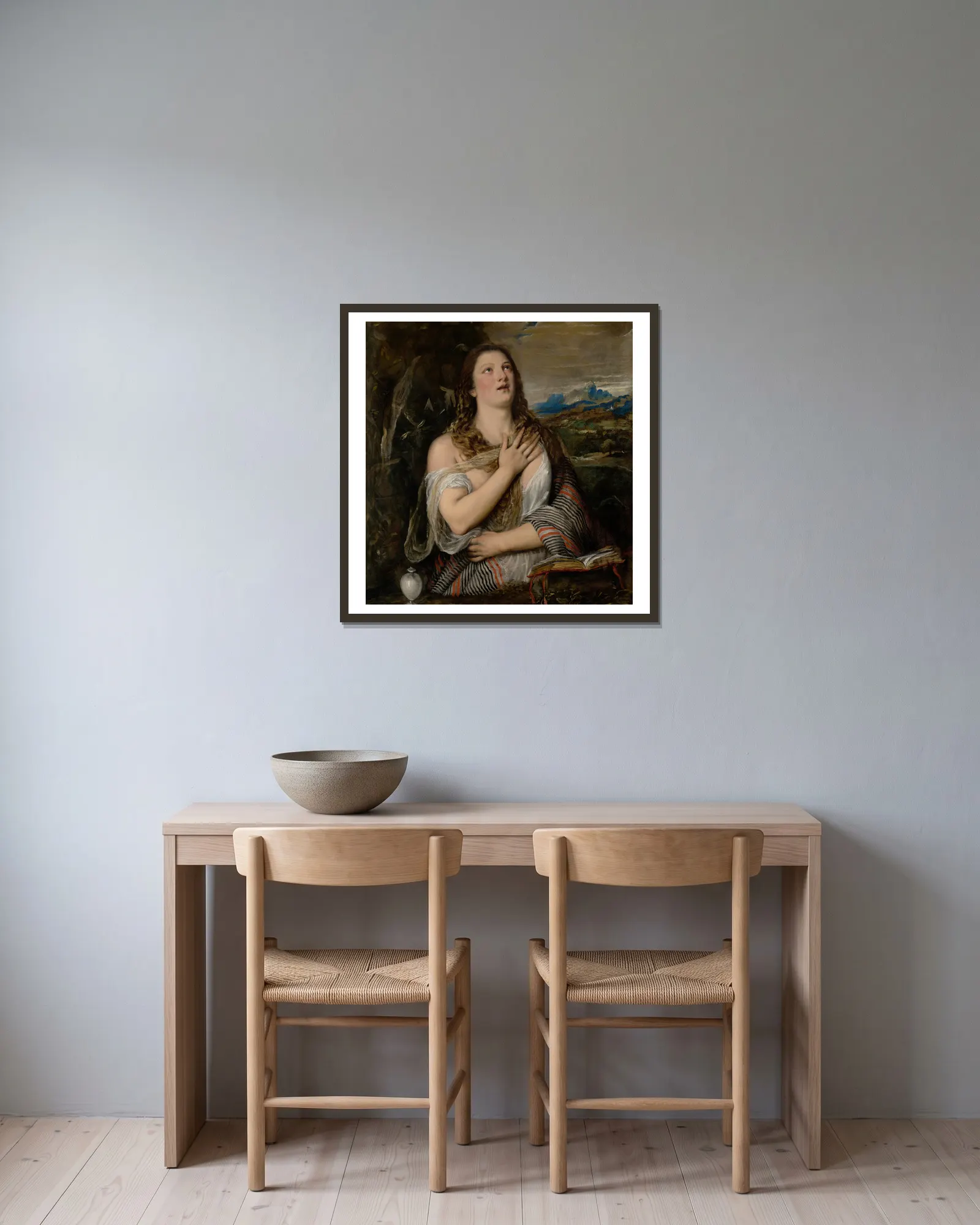 The Penitent Magdalene av Titian inramad på en vägg