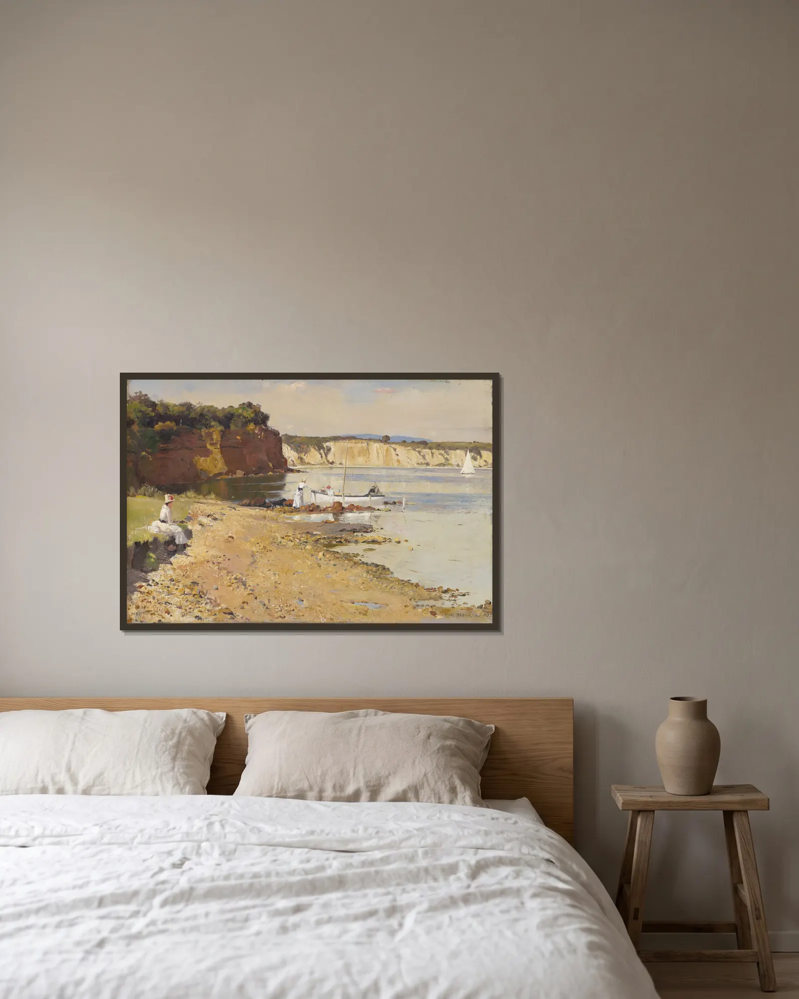 Slumbering sea, Mentone av Tom Roberts inramad på en vägg