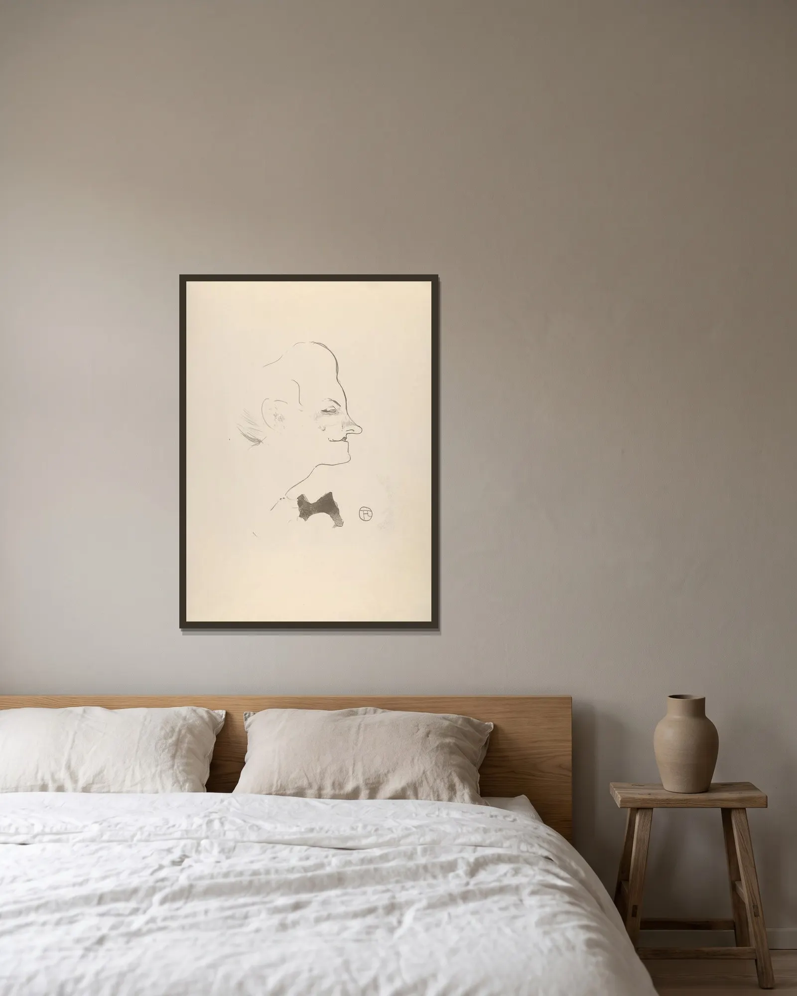 Yvette Guilbert, 1893 av Henri de Toulouse-Lautrec inramad på en vägg
