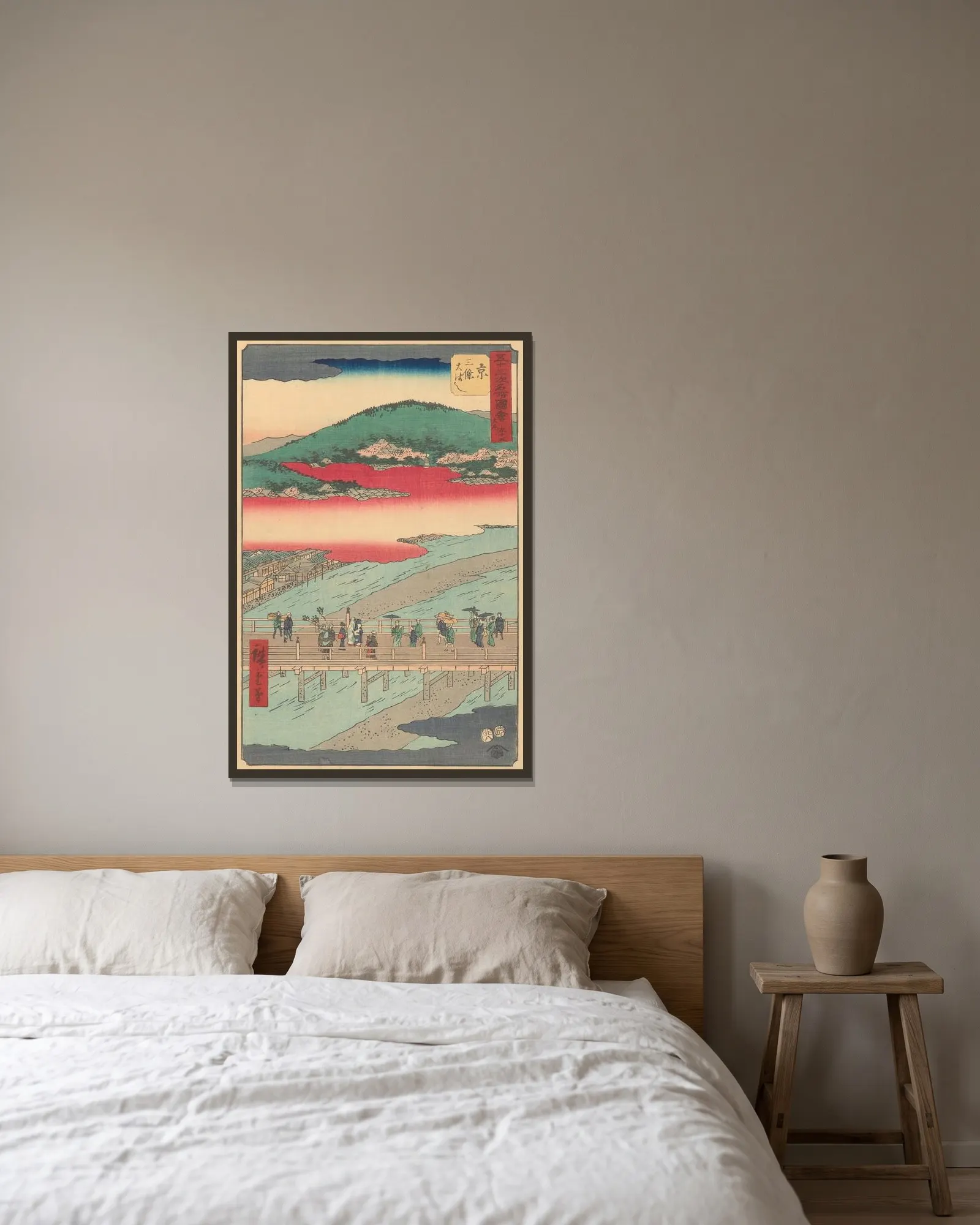Kyoto, 1855 av Utagawa Hiroshige inramad på en vägg