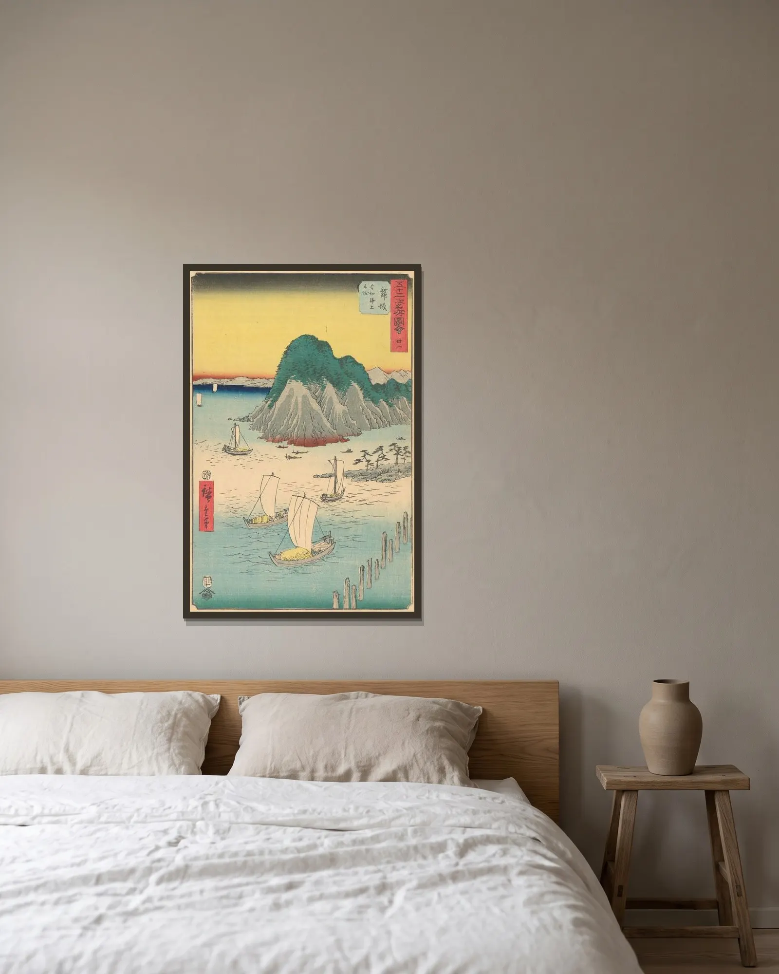 Maisaka av Utagawa Hiroshige inramad på en vägg