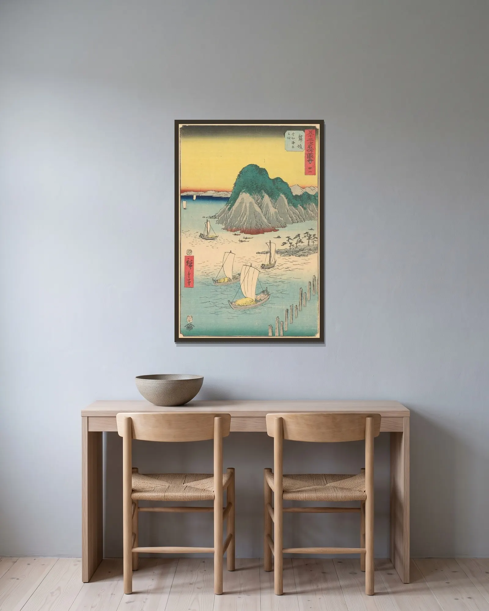 Maisaka av Utagawa Hiroshige inramad på en vägg