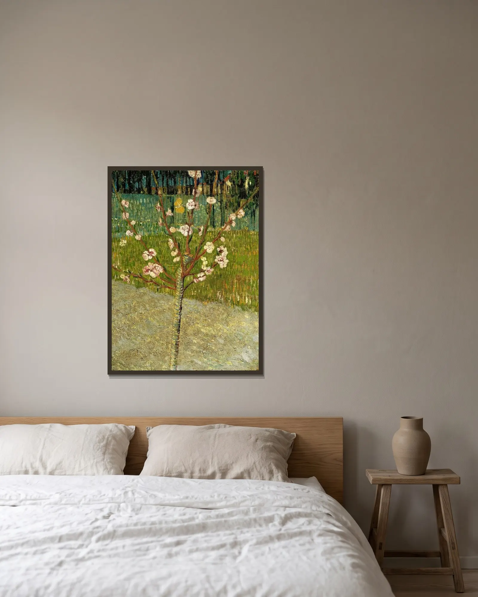 Almond tree in blossom av Vincent van Gogh inramad på en vägg