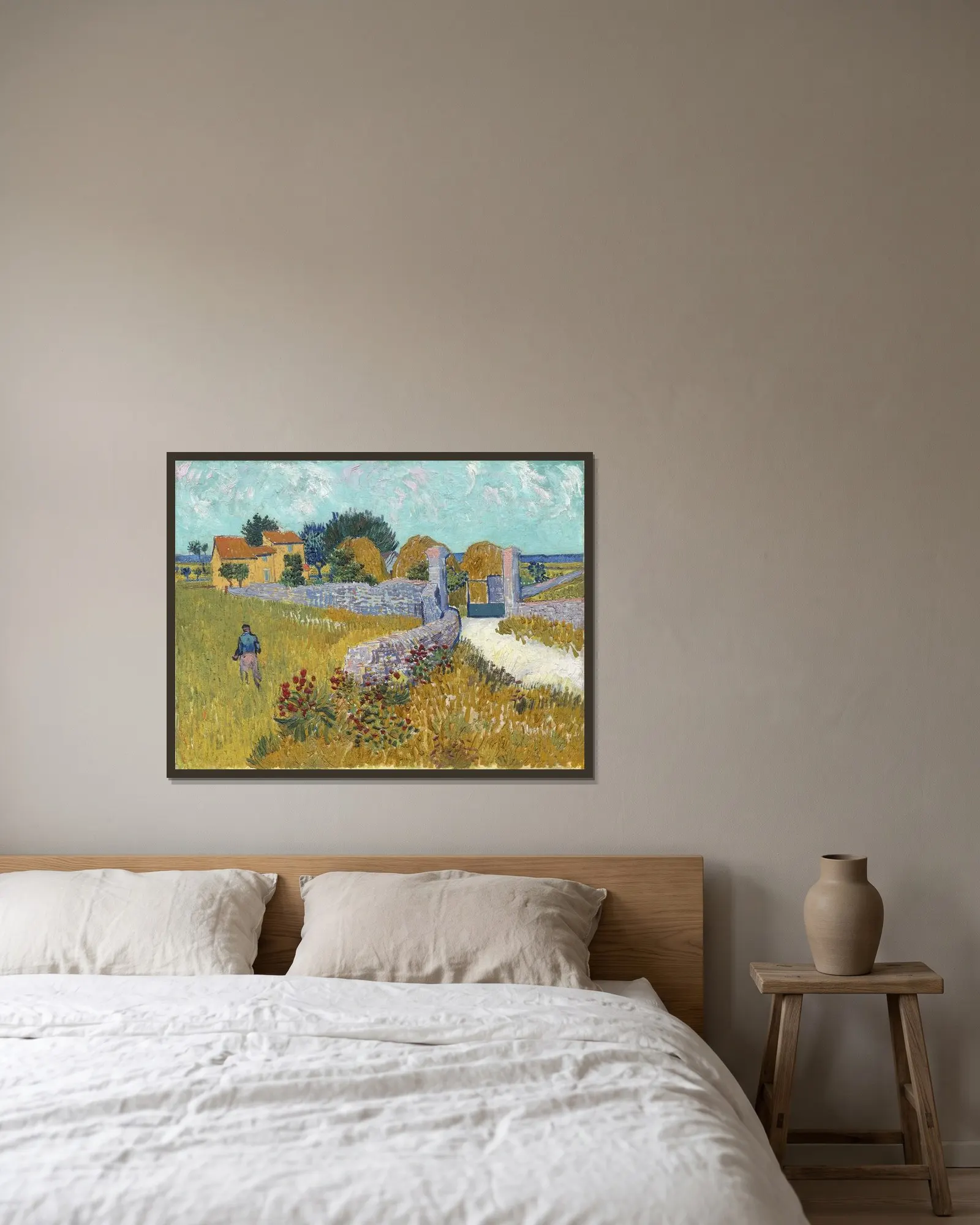 Farmhouse in Provence av Vincent van Gogh inramad på en vägg