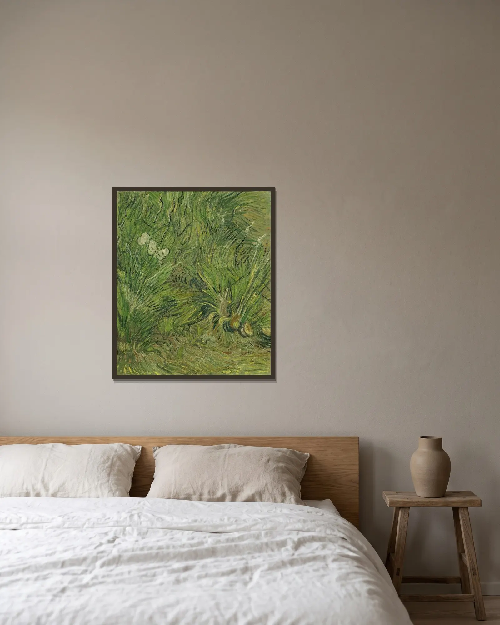 Garden with butterflies av Vincent van Gogh inramad på en vägg