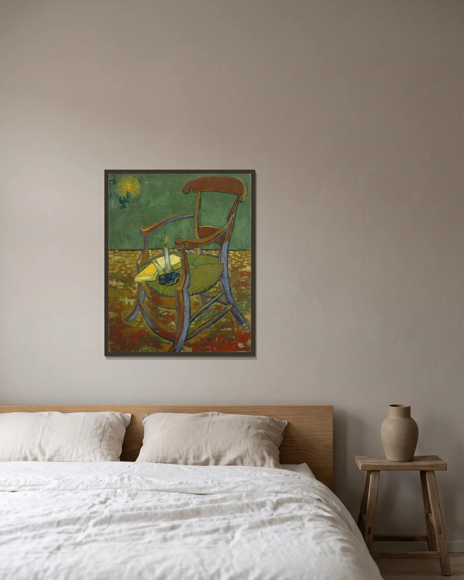 Gauguin’s Chair av Vincent van Gogh inramad på en vägg