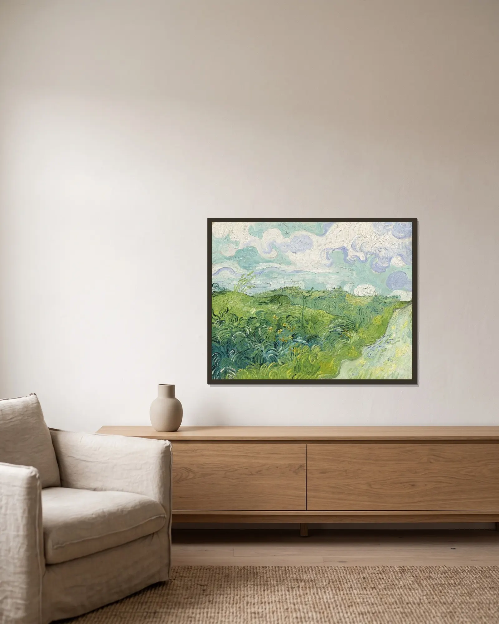 Green Wheat Fields, Auvers av Vincent van Gogh inramad på en vägg