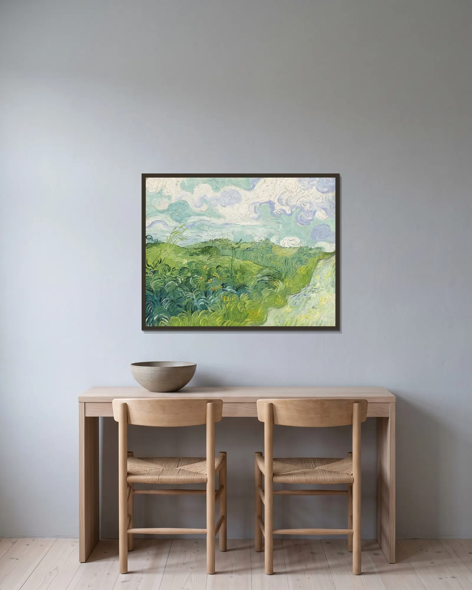 Green Wheat Fields, Auvers av Vincent van Gogh inramad på en vägg