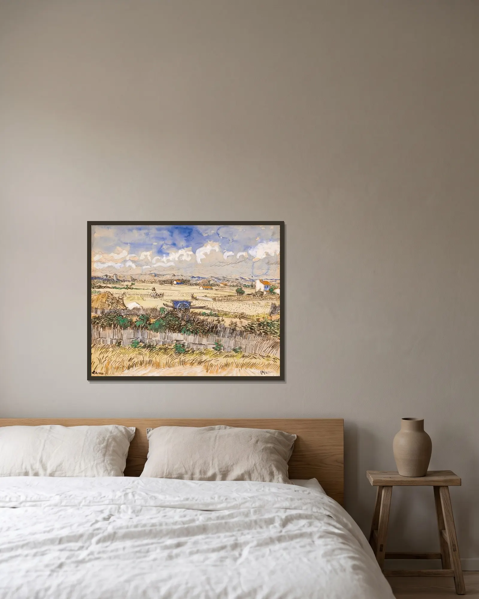 La Moisson en Provence av Vincent van Gogh inramad på en vägg