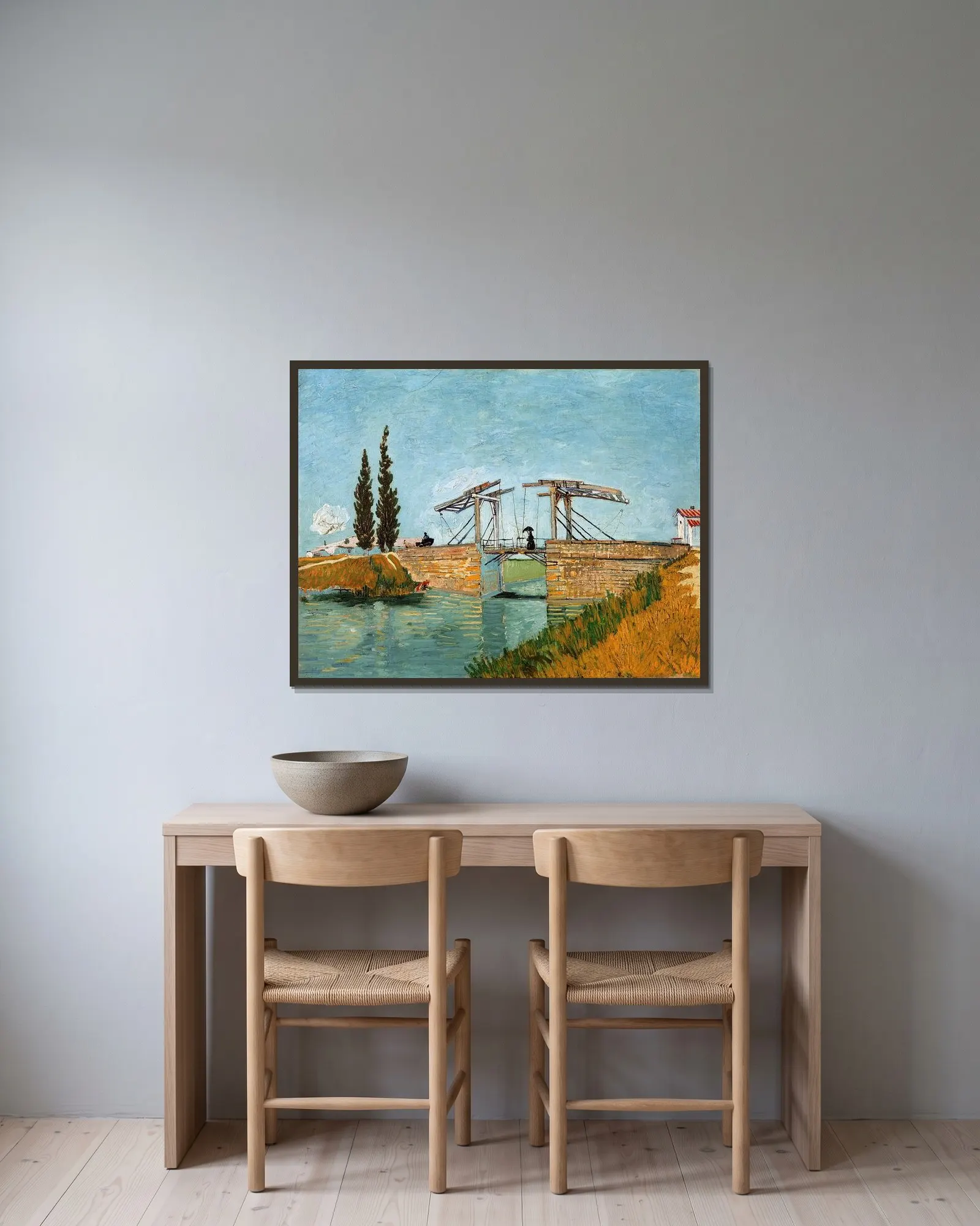 Langlois Bridge at Arles av Vincent van Gogh inramad på en vägg