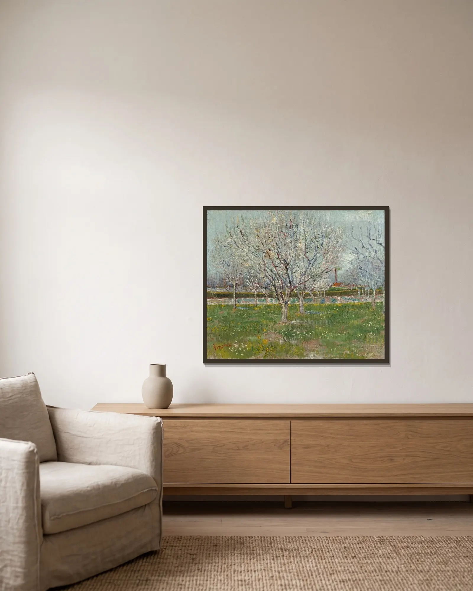 Orchard in Blossom (Plum Trees) av Vincent van Gogh inramad på en vägg