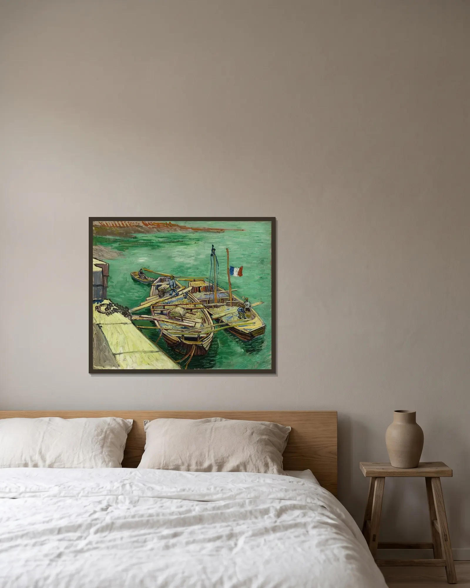 Quay with men unloading sand barges av Vincent van Gogh inramad på en vägg