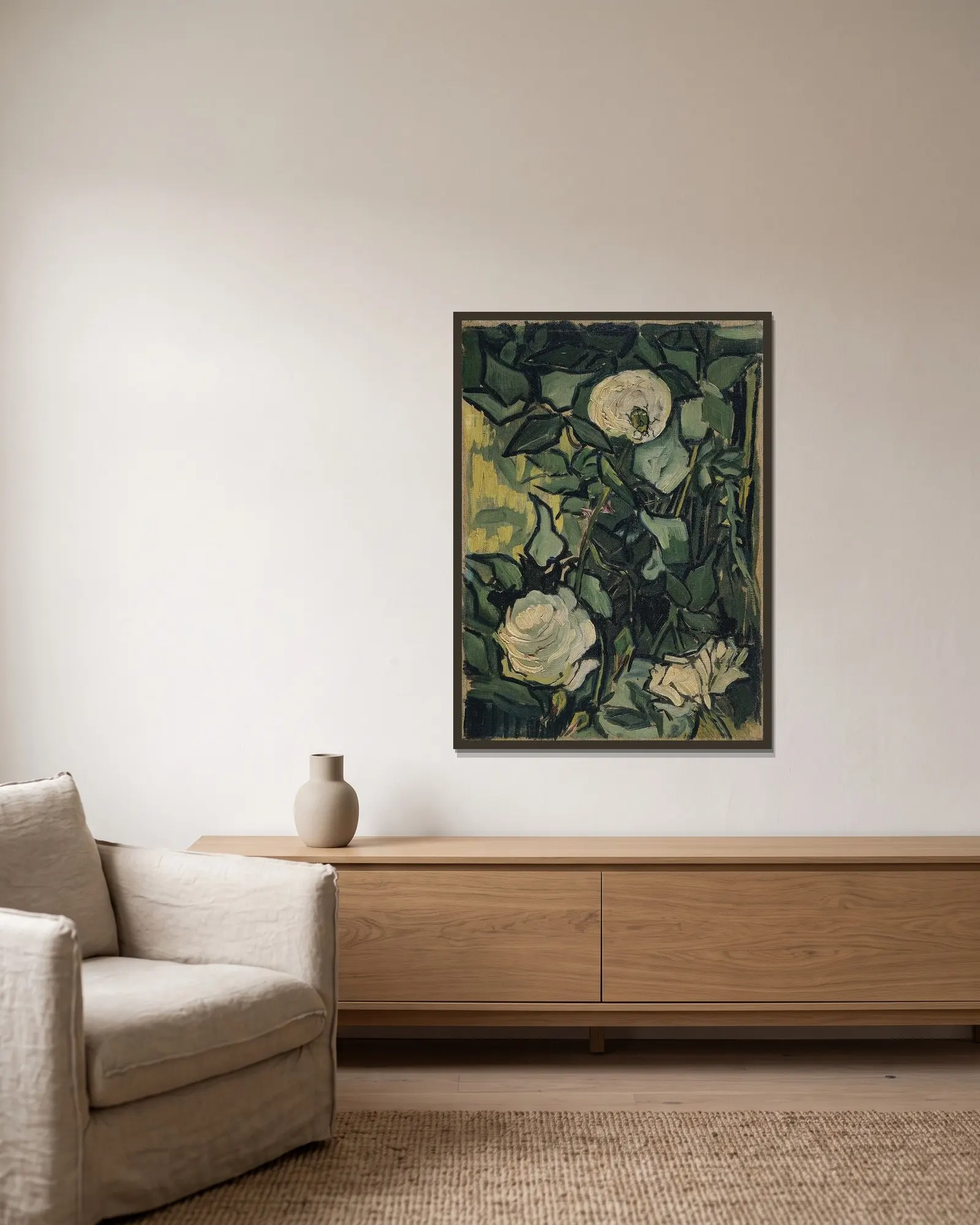 Roses av Vincent van Gogh inramad på en vägg