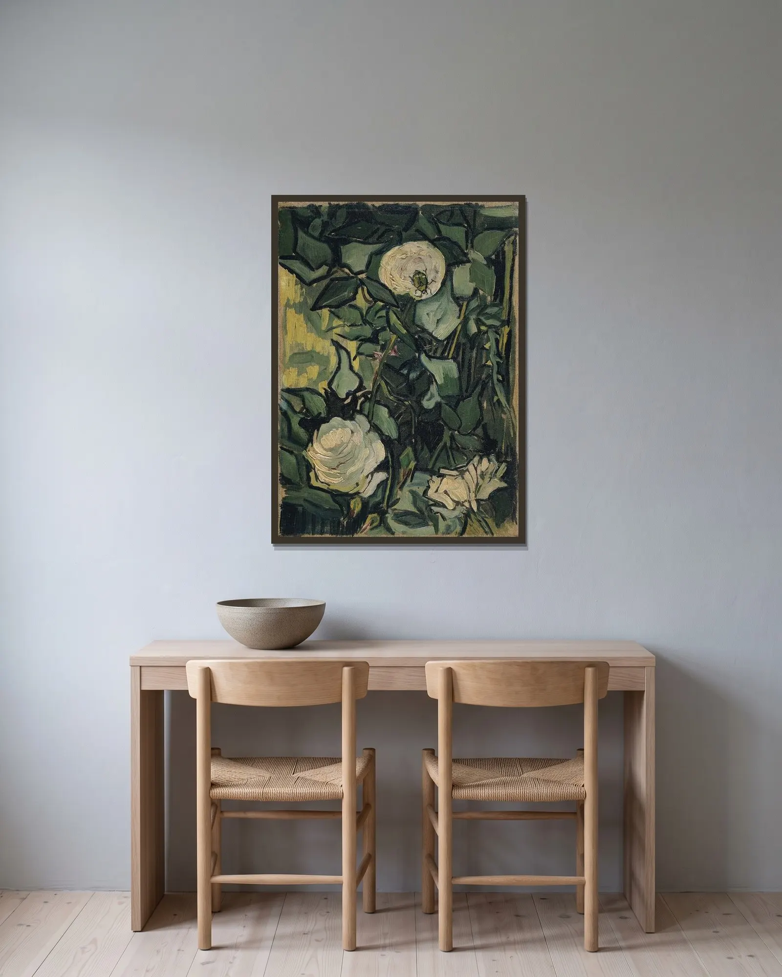 Roses av Vincent van Gogh inramad på en vägg