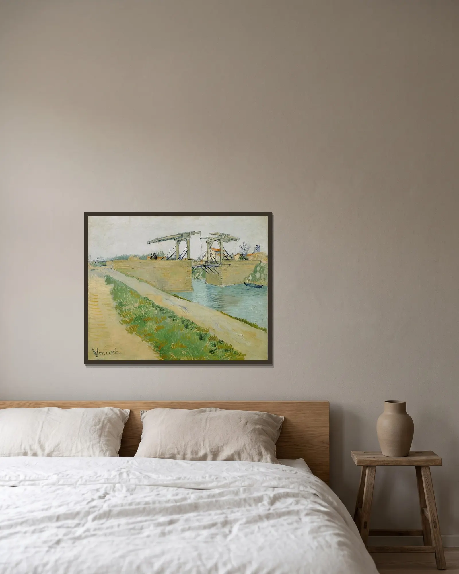 The Langlois bridge av Vincent van Gogh inramad på en vägg