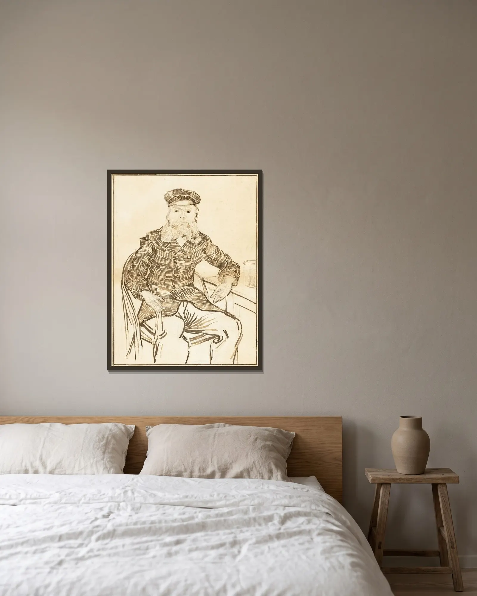 The Postman Joseph Roulin av Vincent van Gogh inramad på en vägg