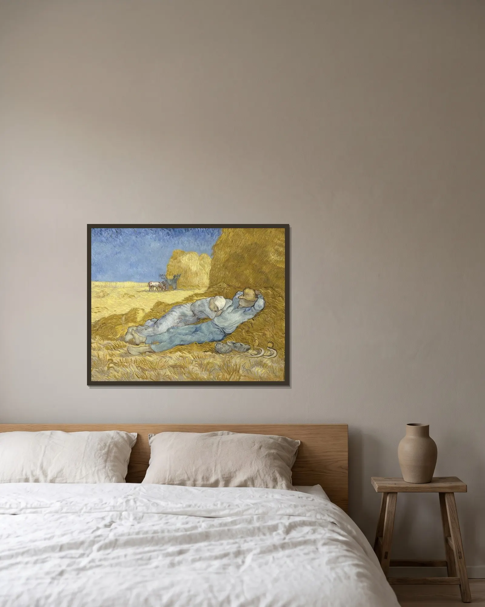 The Siesta (After Millet) av Vincent van Gogh inramad på en vägg